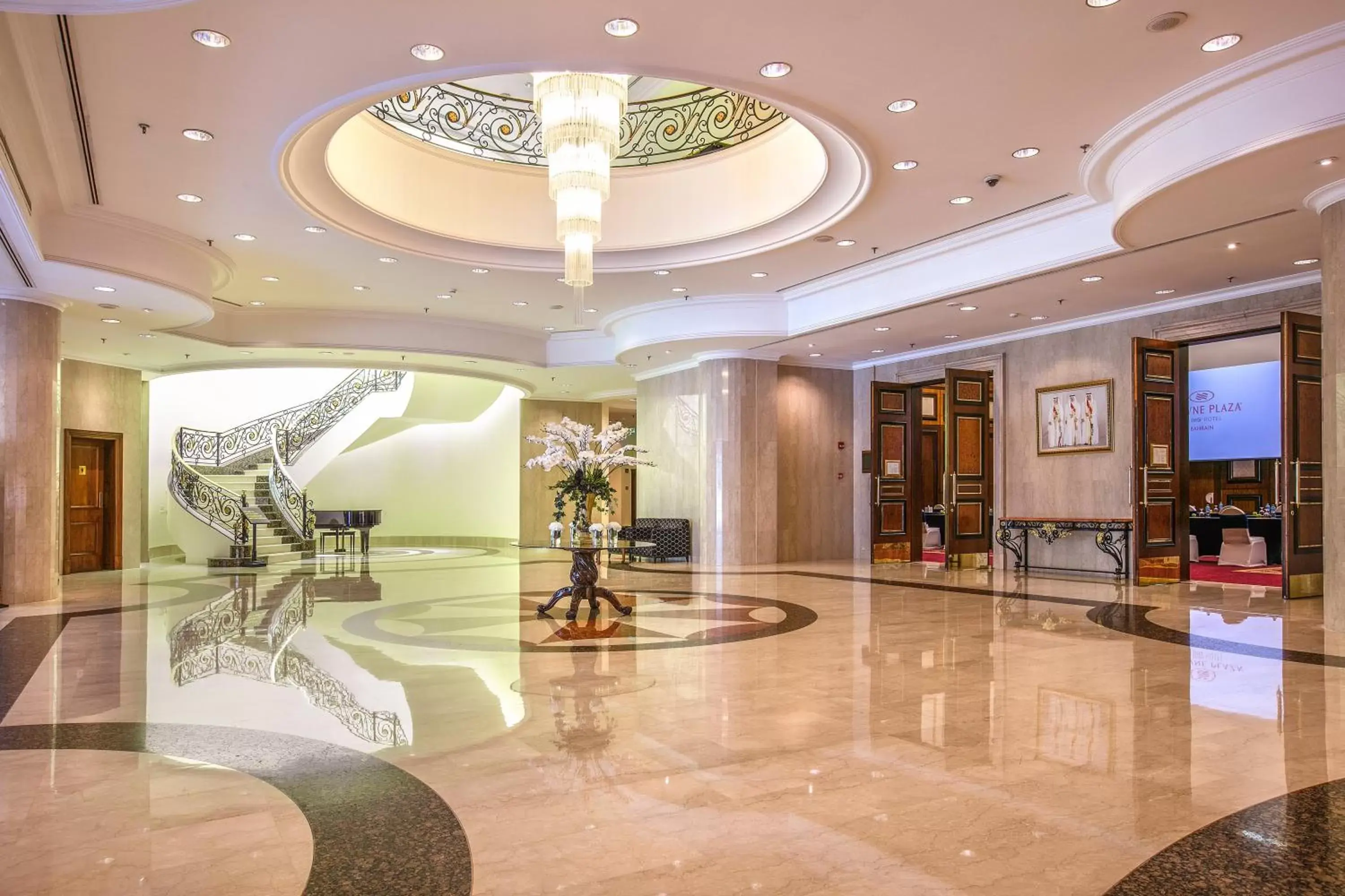 Restaurant/places to eat, Lobby/Reception in Crowne Plaza Bahrain, an IHG Hotel