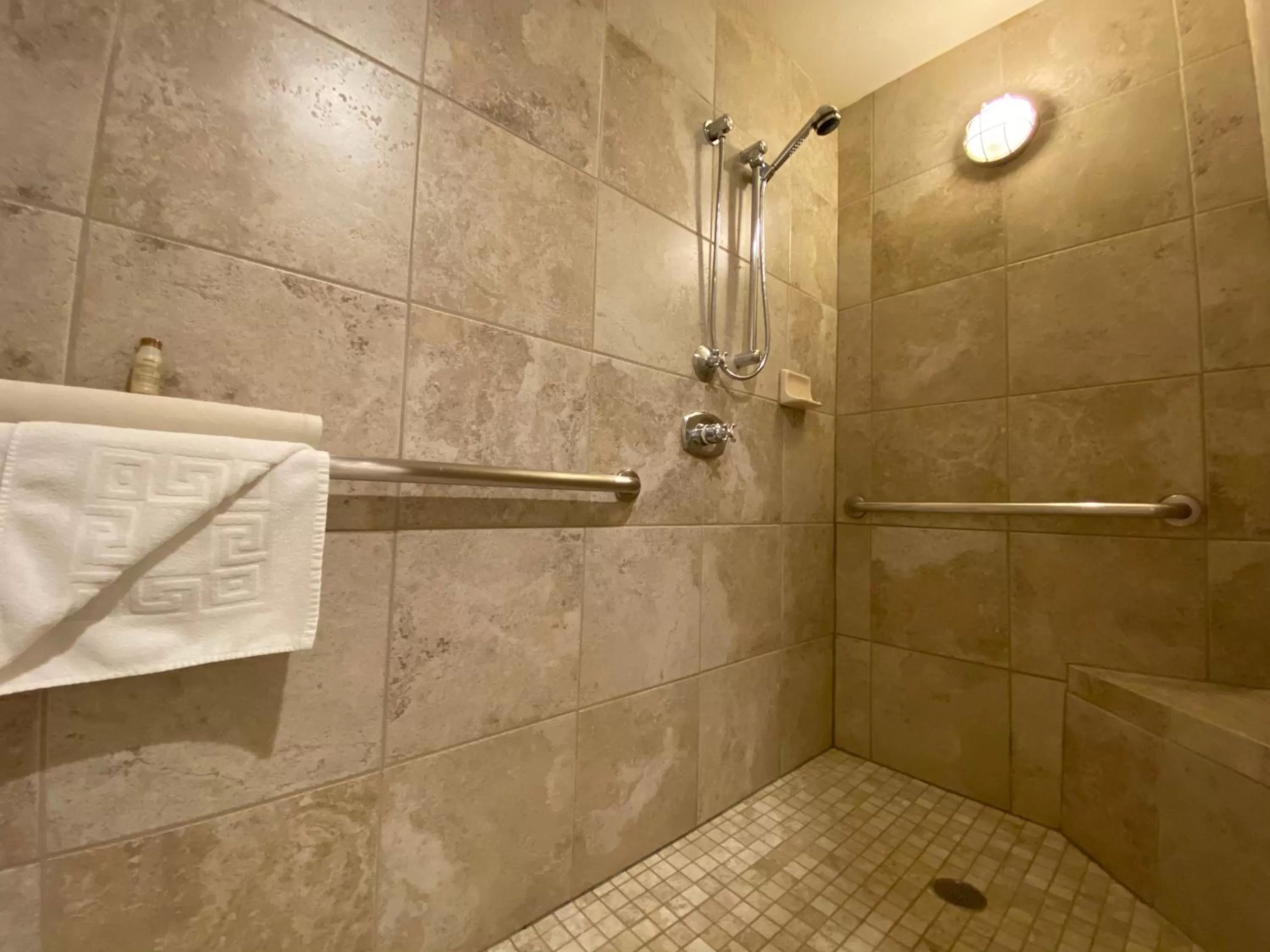 Queen Room - Disability Access in Hotel Boulderado