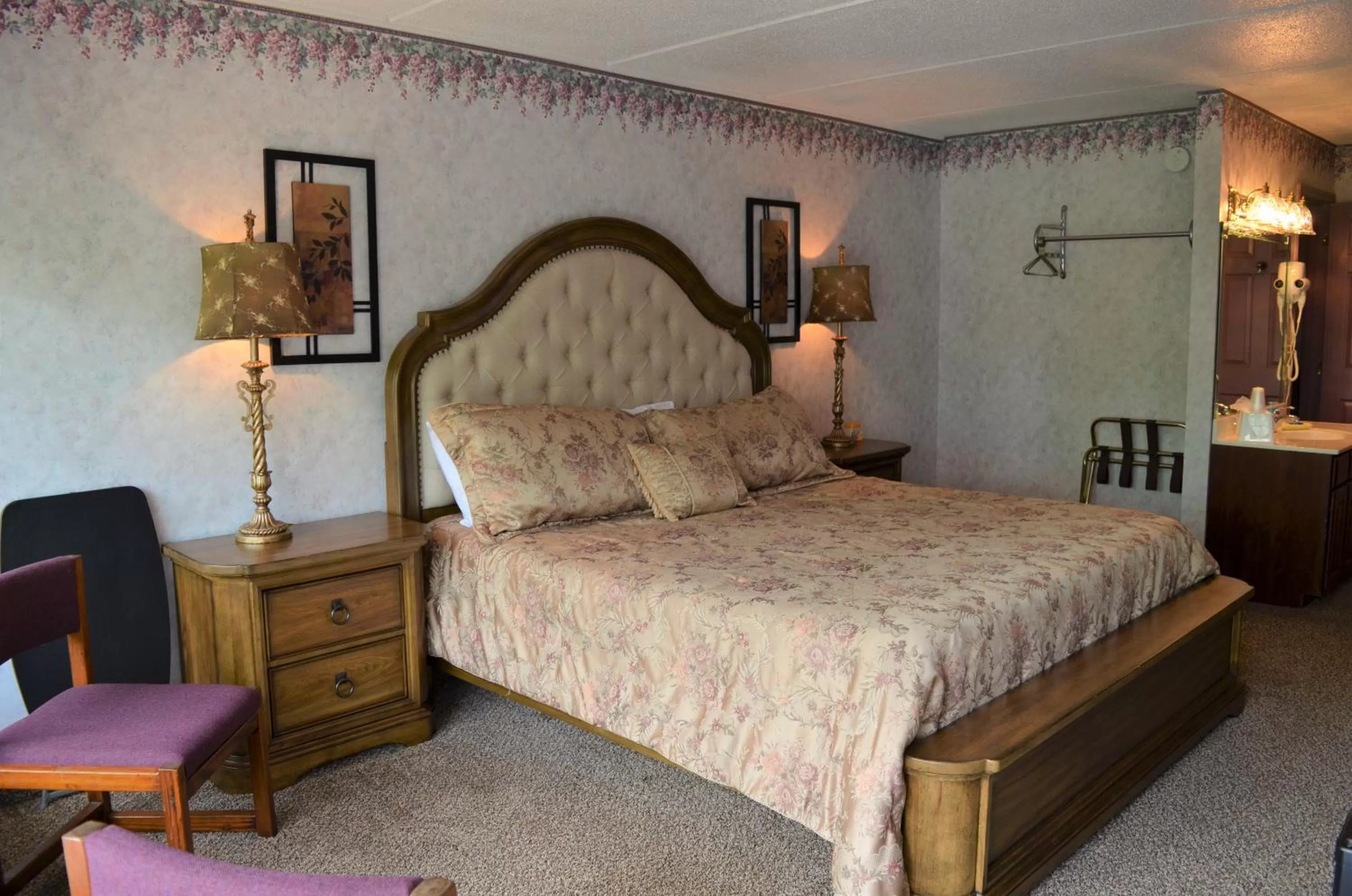 Photo of the whole room in Rivergate Mountain Lodge