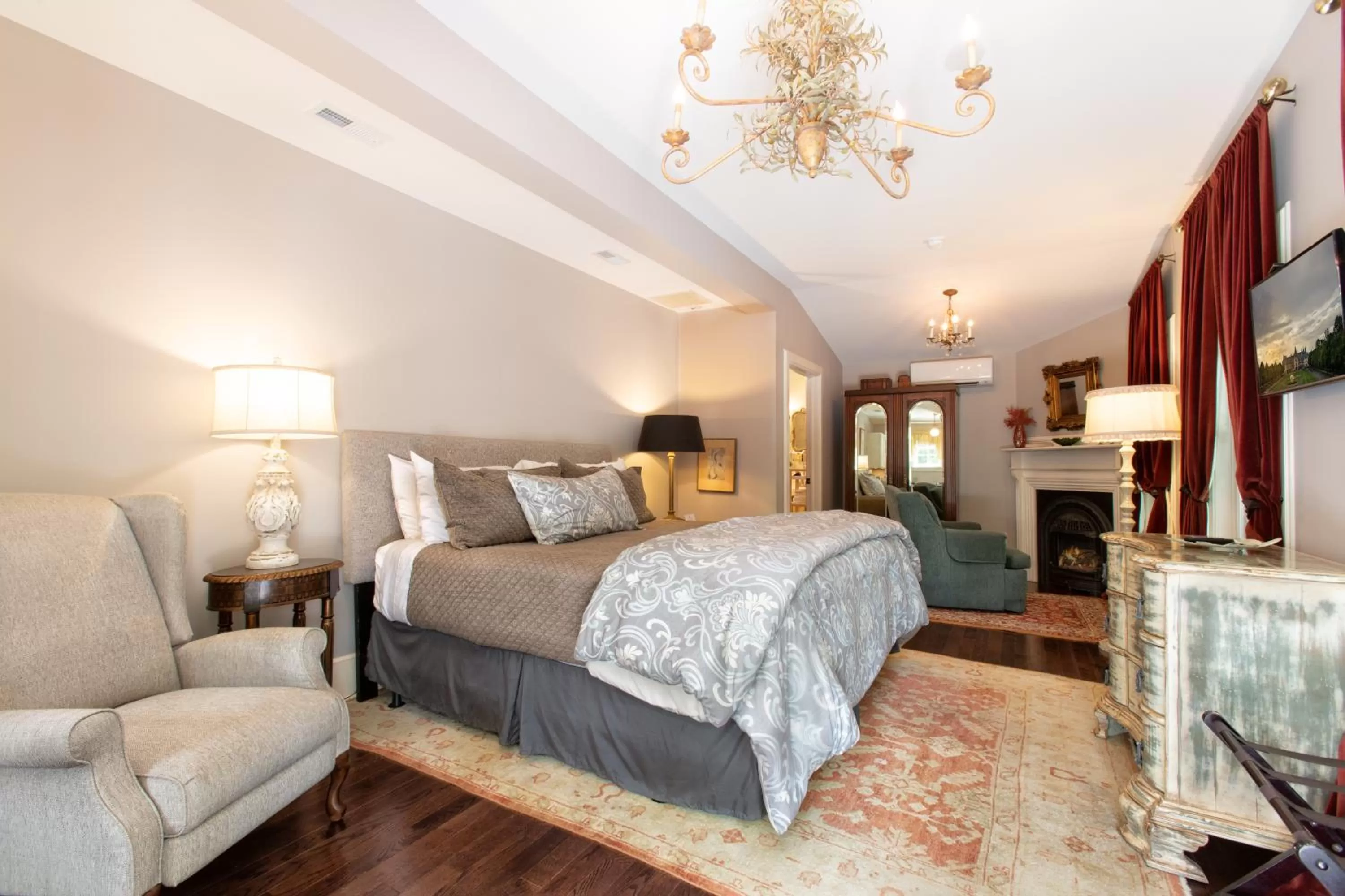 Bed in Black Walnut B&B Inn