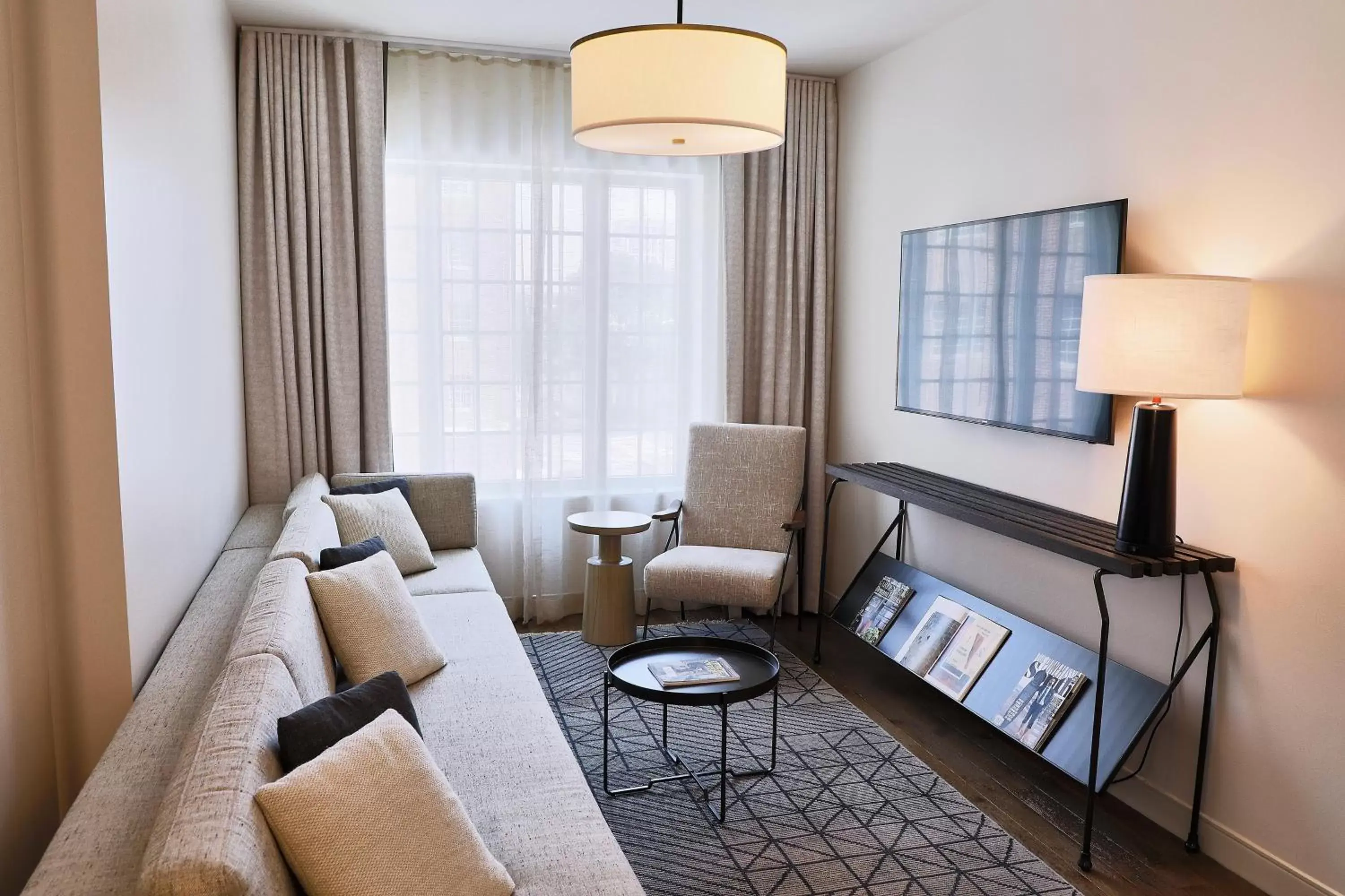 Living room, Seating Area in The Alida, Savannah, a Tribute Portfolio Hotel