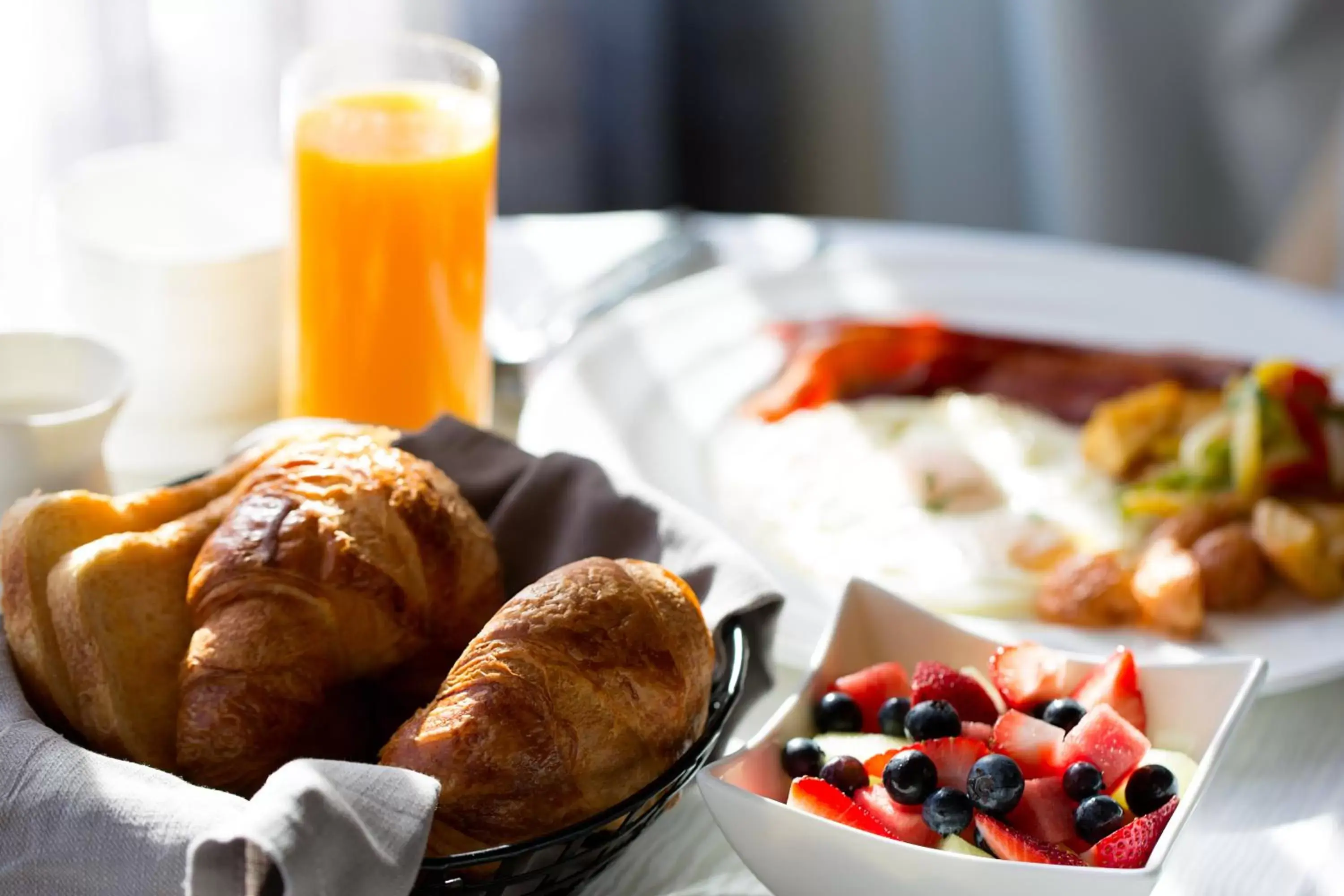 Photo of the whole room, Breakfast in Crowne Plaza Doha - The Business Park, an IHG Hotel