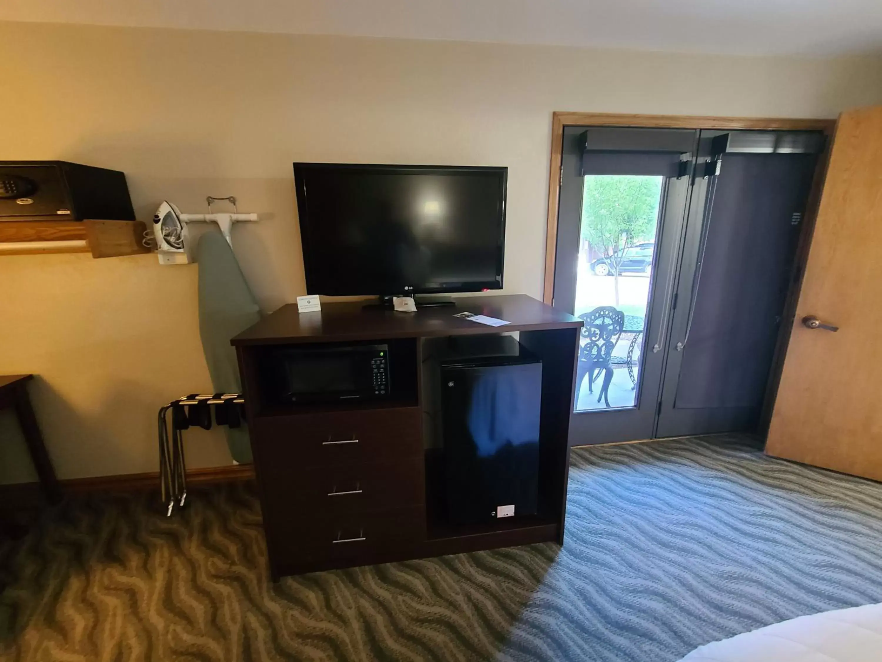 TV and multimedia, TV/Entertainment Center in Best Western Plus Rio Grande Inn