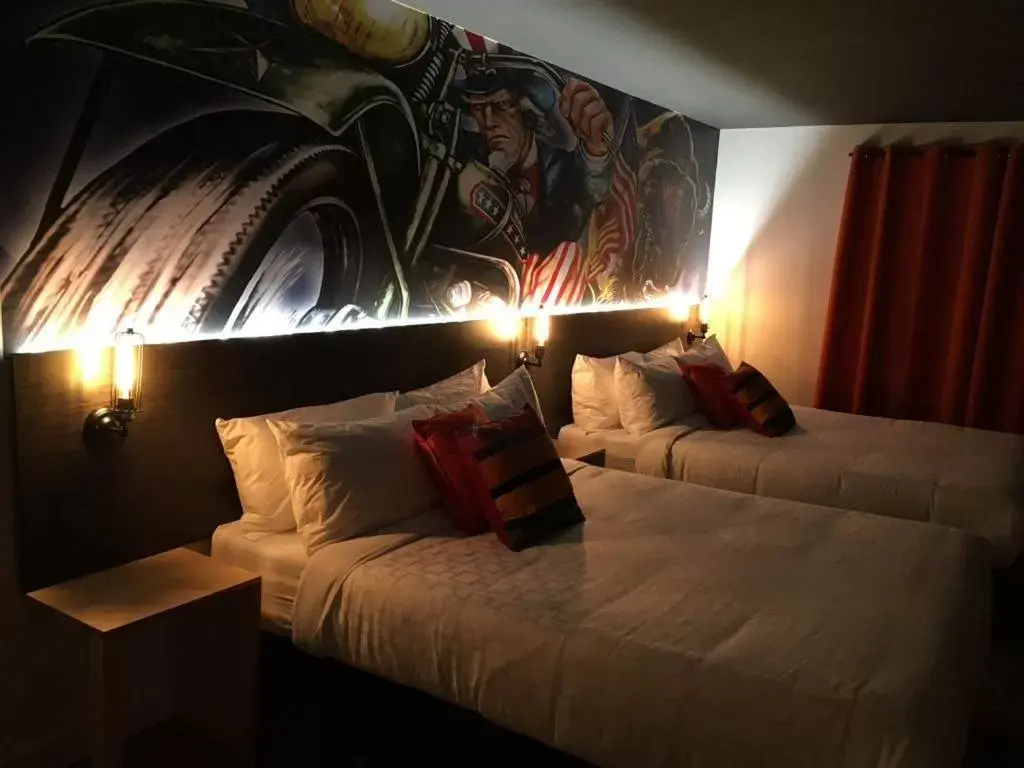 Sturgis - Queen Room with Two Queen Beds and Balcony in Hotel Historique Route 66 Sturgis - Queen Room with Two Queen Beds and Balcony in Hotel Historique Route 66