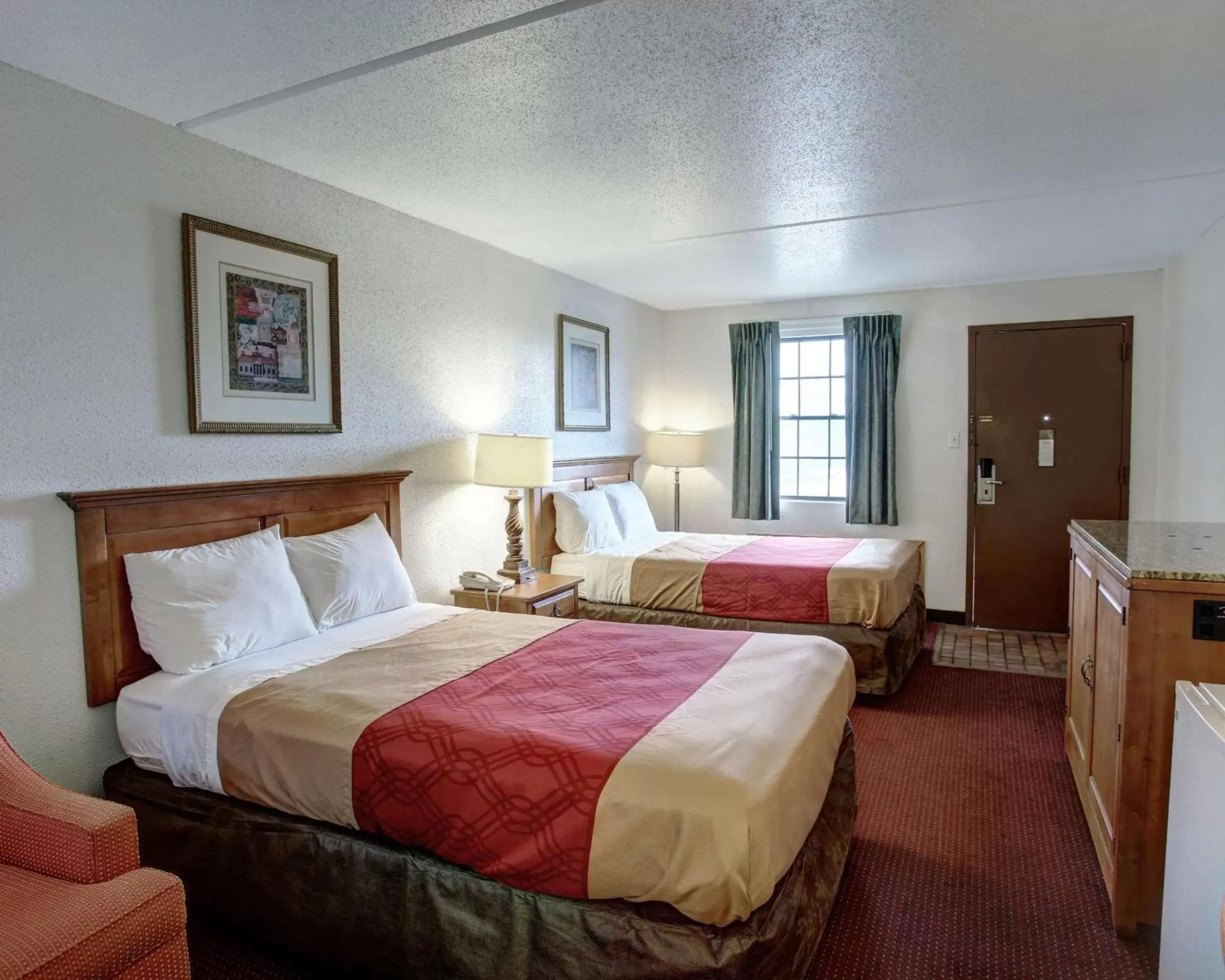 Photo of the whole room, Bed in Rodeway Inn New Braunfels