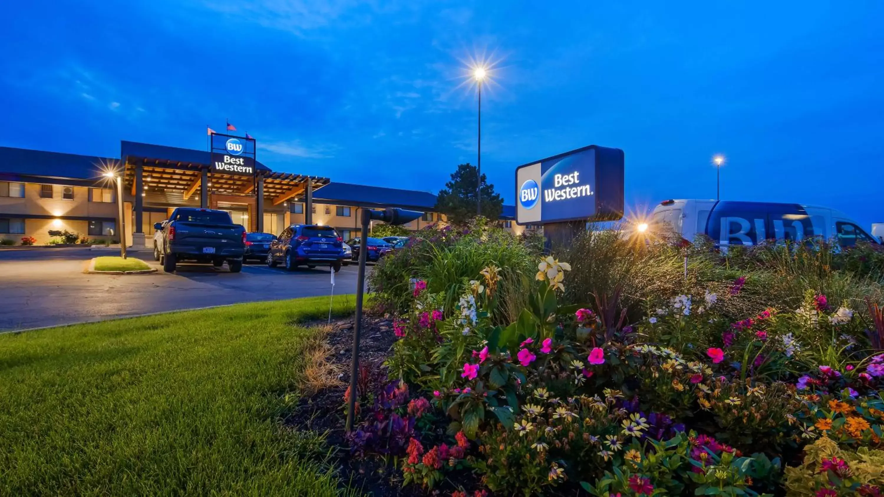 Property Building in Best Western West Towne Suites