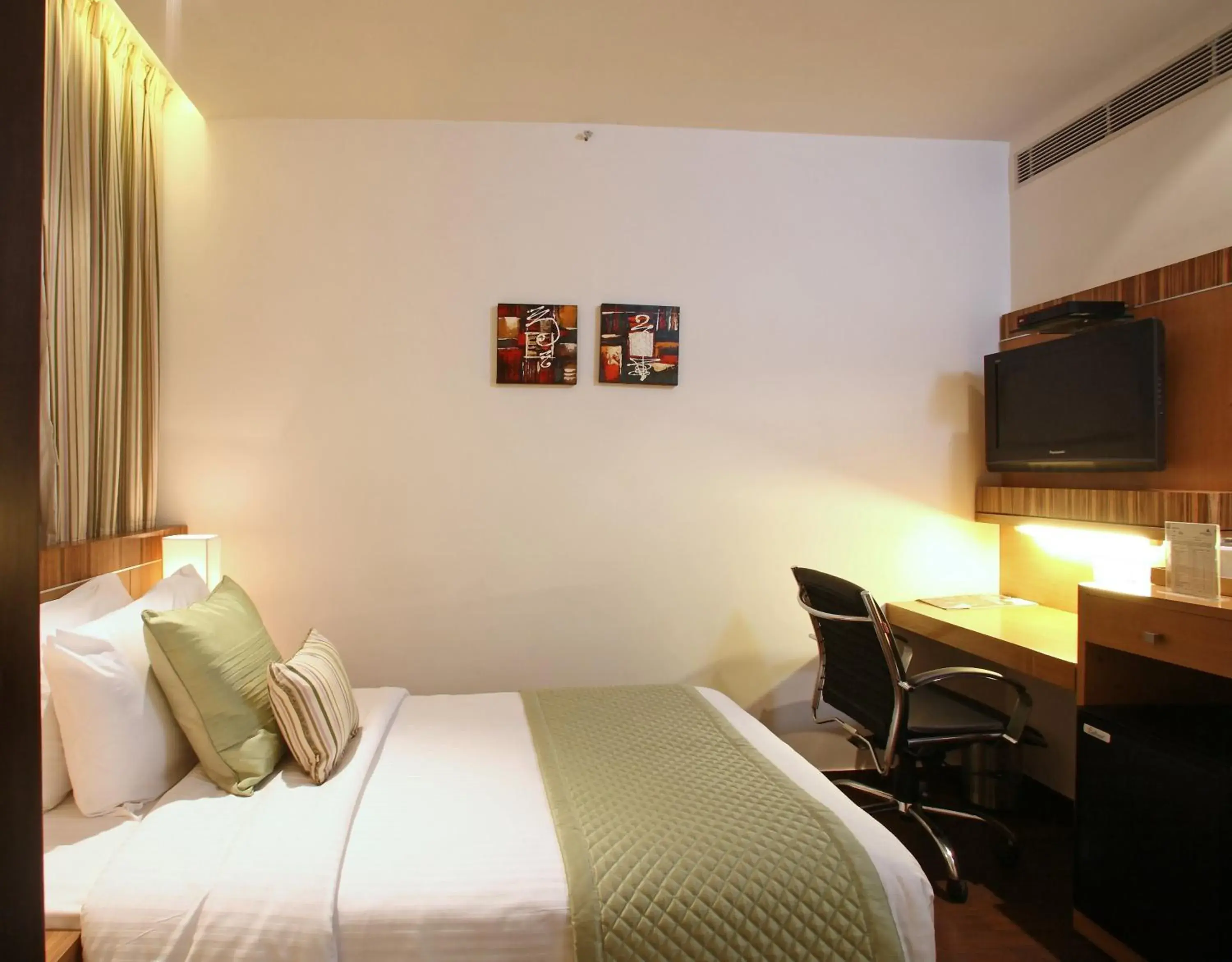 Bedroom, Bed in Shervani Hotel Nehru Place