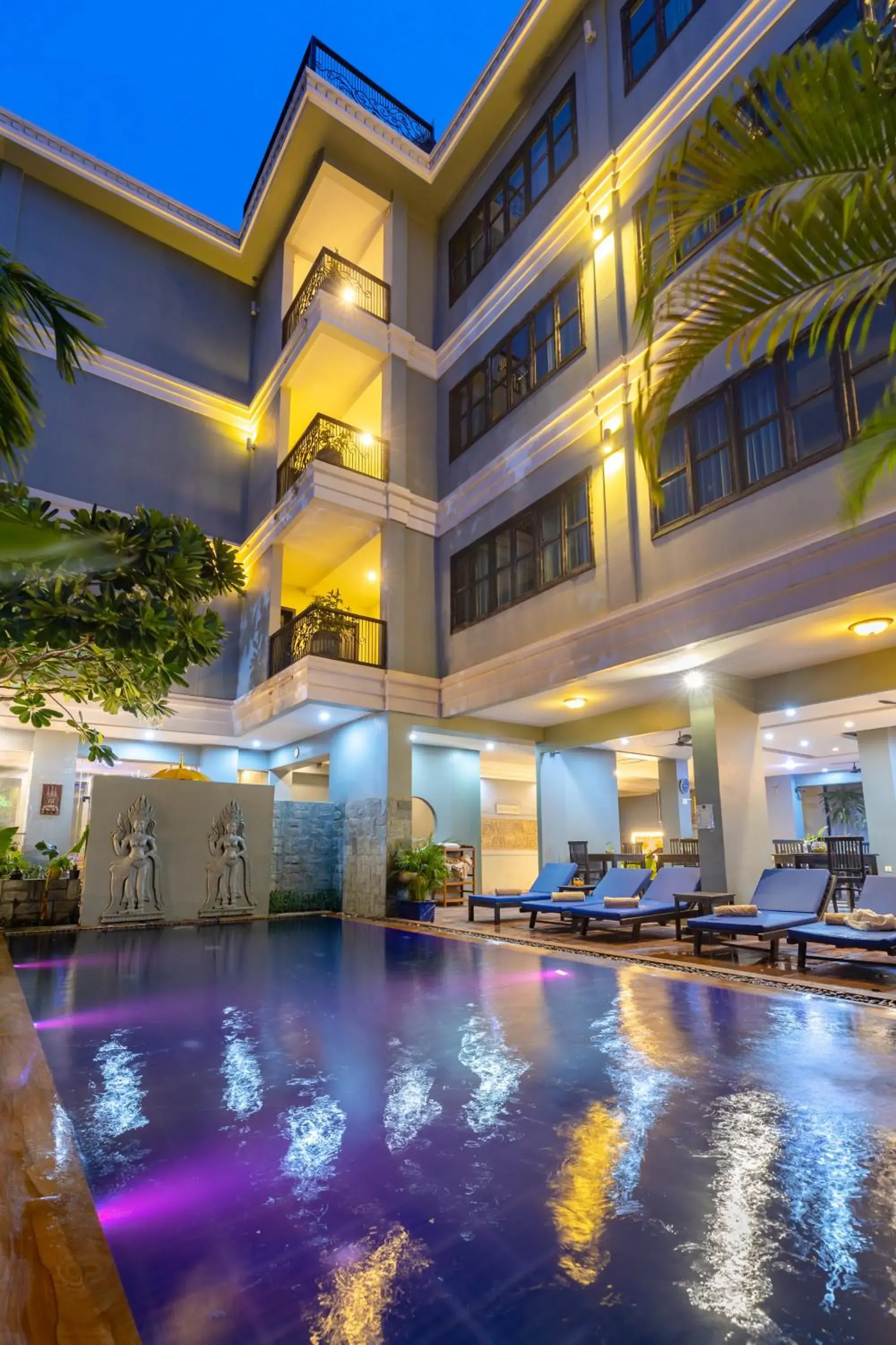 Property building, Swimming Pool in Siem Reap Comforts Hostel
