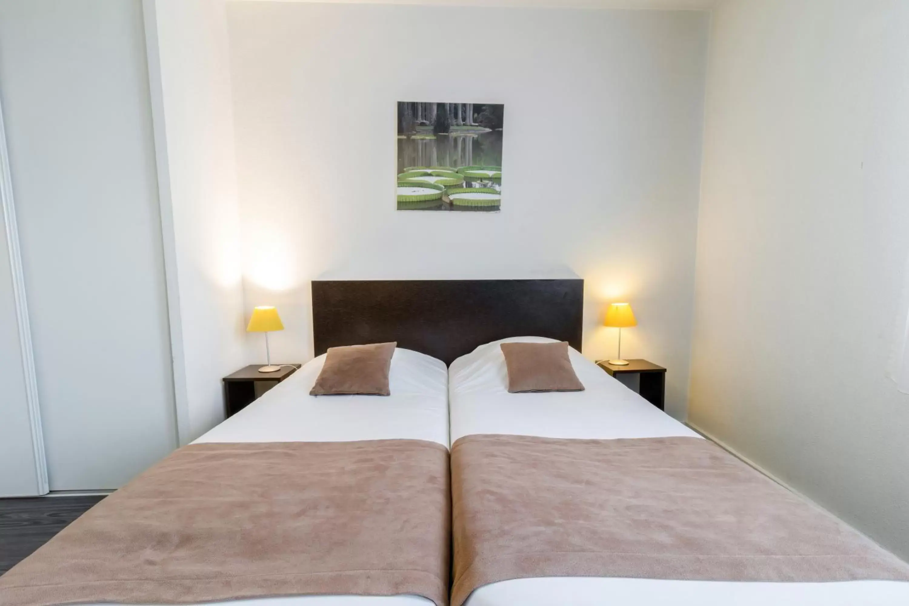 Bed in All Suites Pau – Zénith