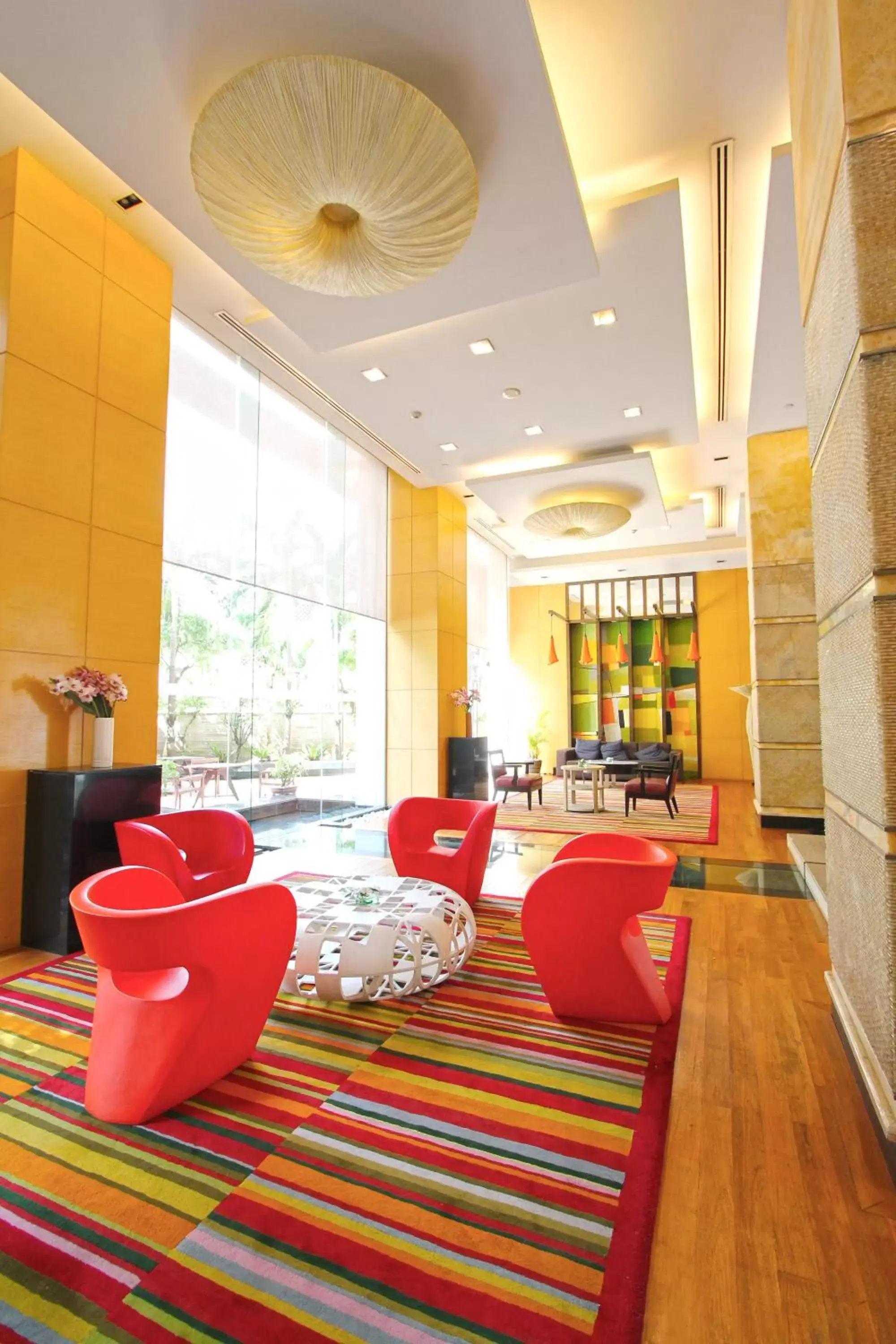 Lobby or reception, Lounge/Bar in Urbana Langsuan Hotel - SHA Extra Plus