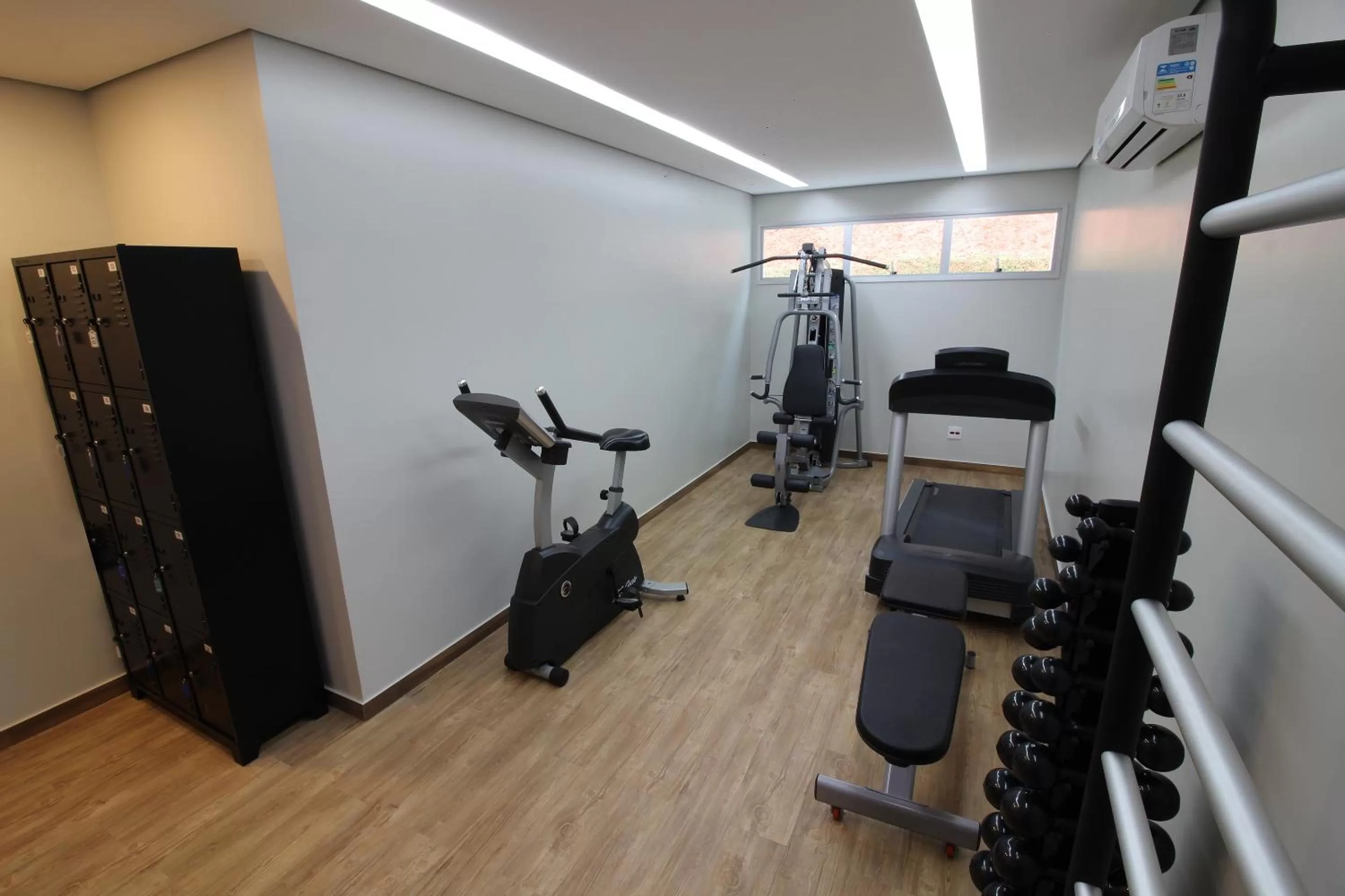 Fitness centre/facilities in Impar Suites Barao de Cocais