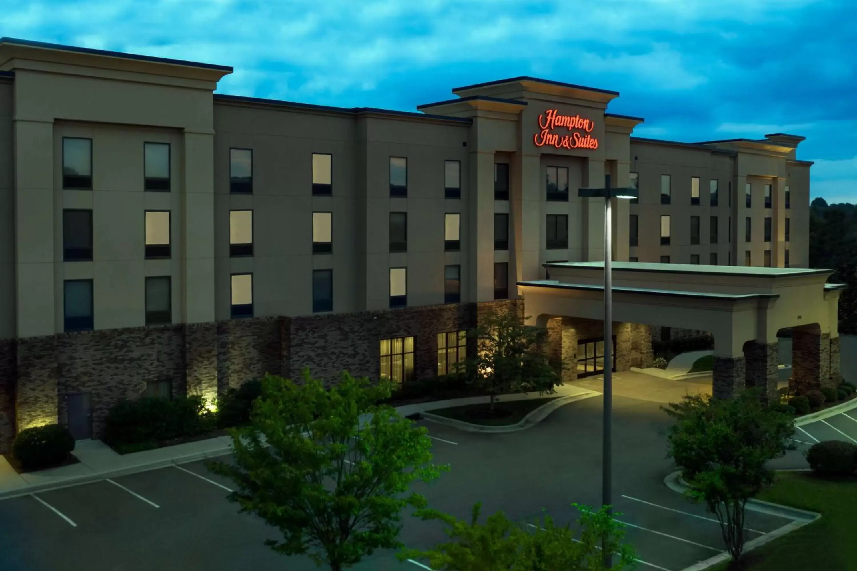 Property building in Hampton Inn & Suites Winston-Salem/University Area Property building in Hampton Inn & Suites Winston-Salem/University Area