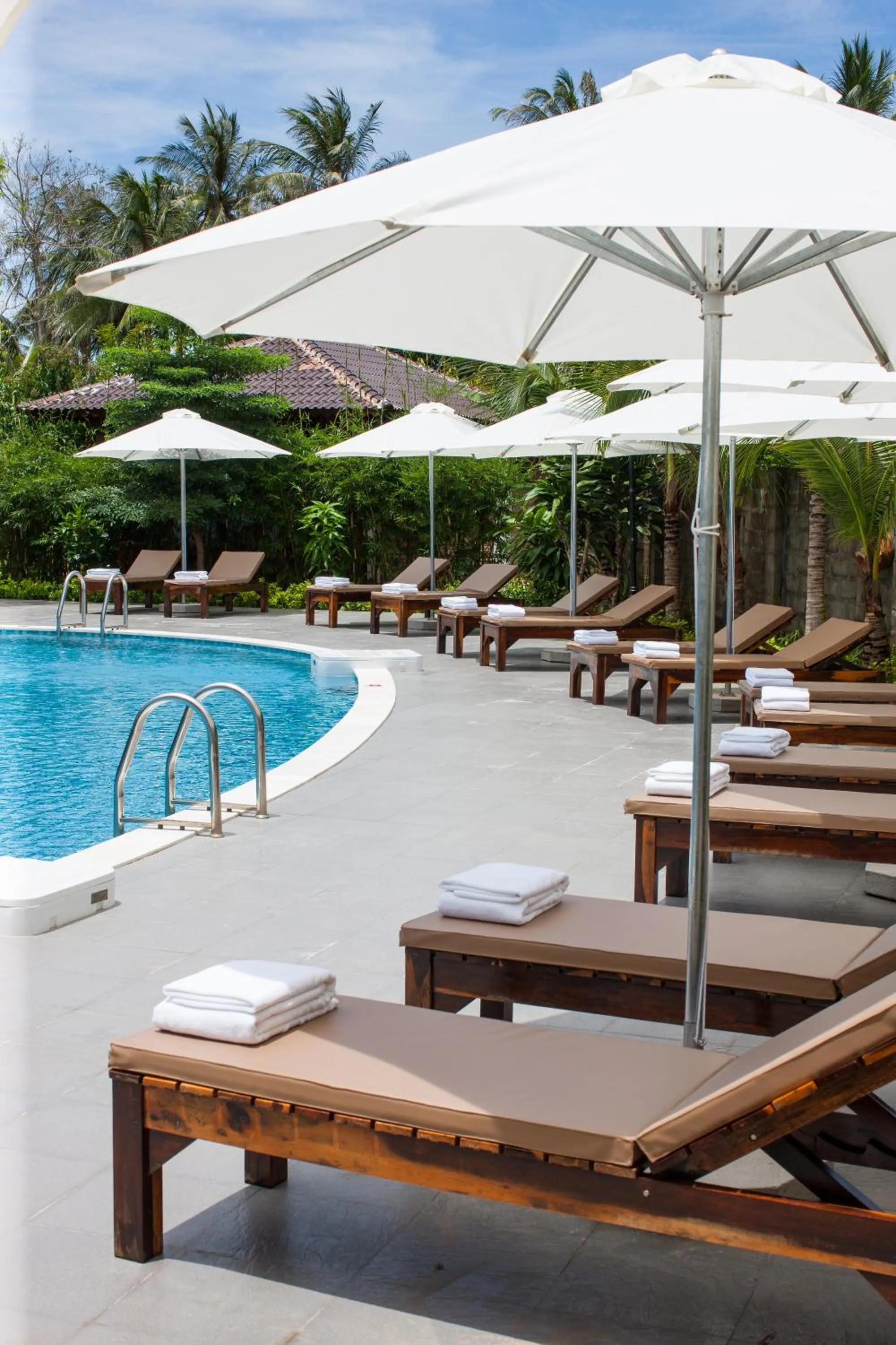 Swimming pool in Elwood Premier Resort Phu Quoc
