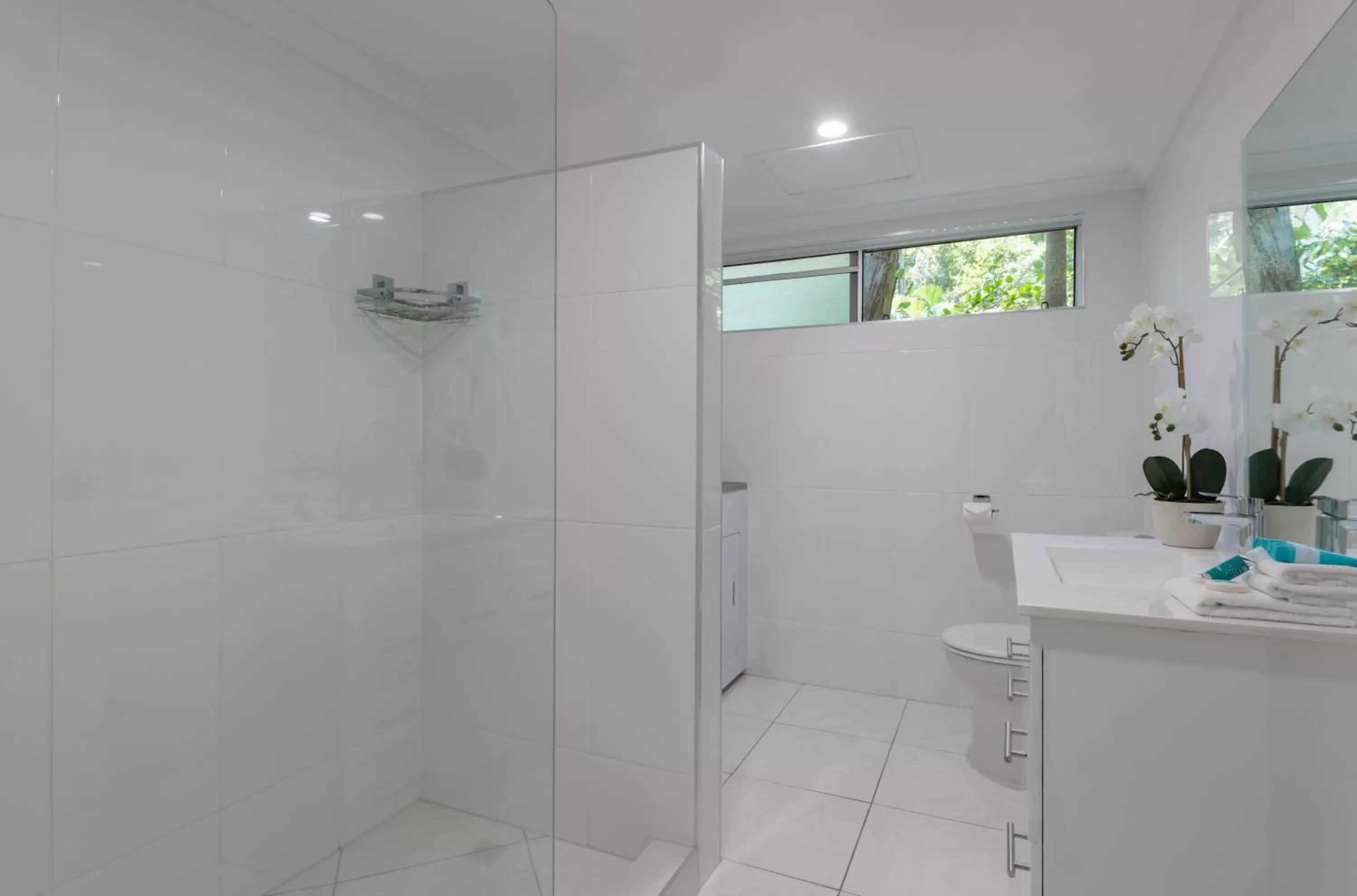 Bathroom in Lychee Tree Holiday Apartments