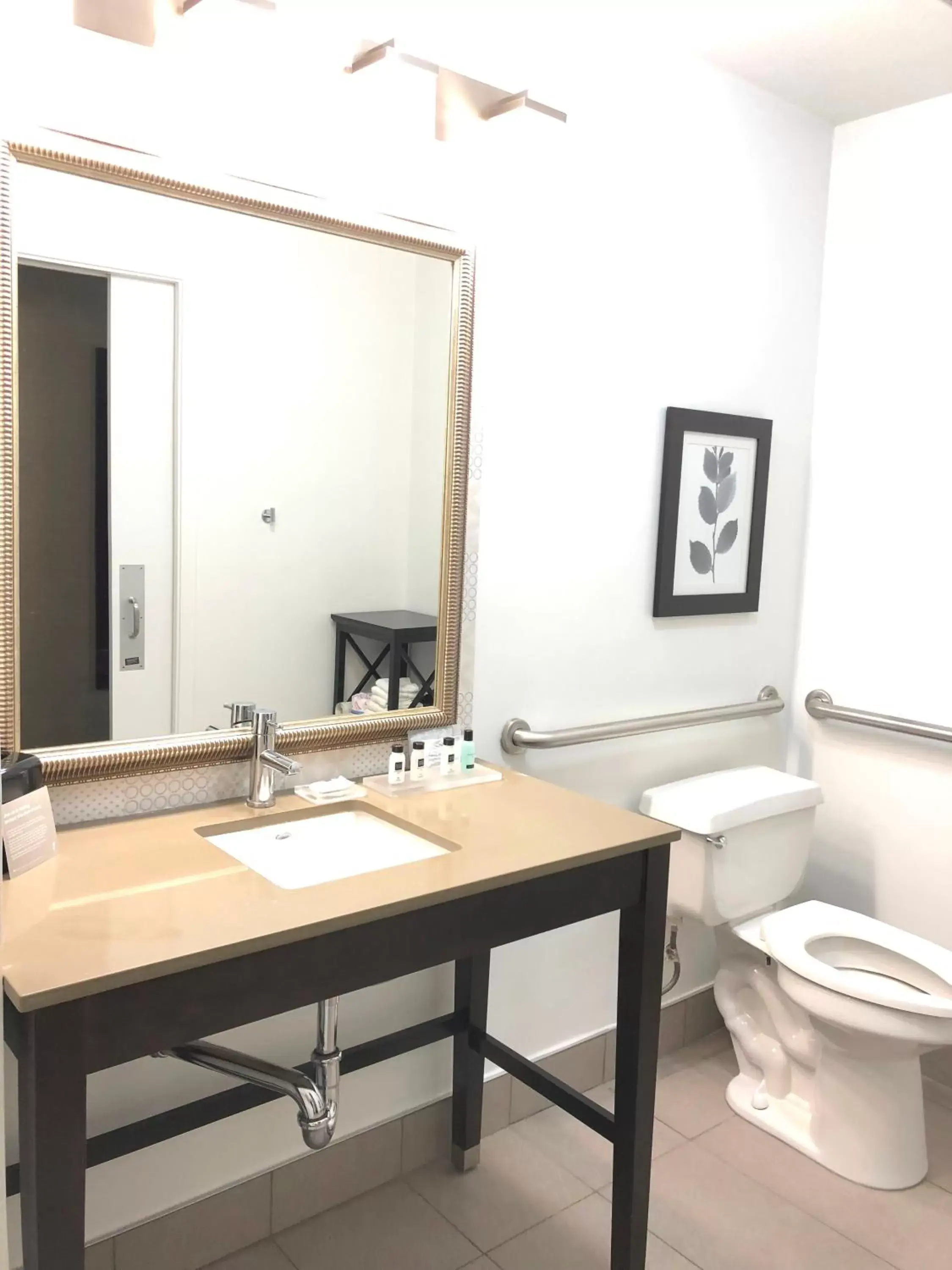 Bathroom in Country Inn & Suites by Radisson, San Jose International Airport, CA