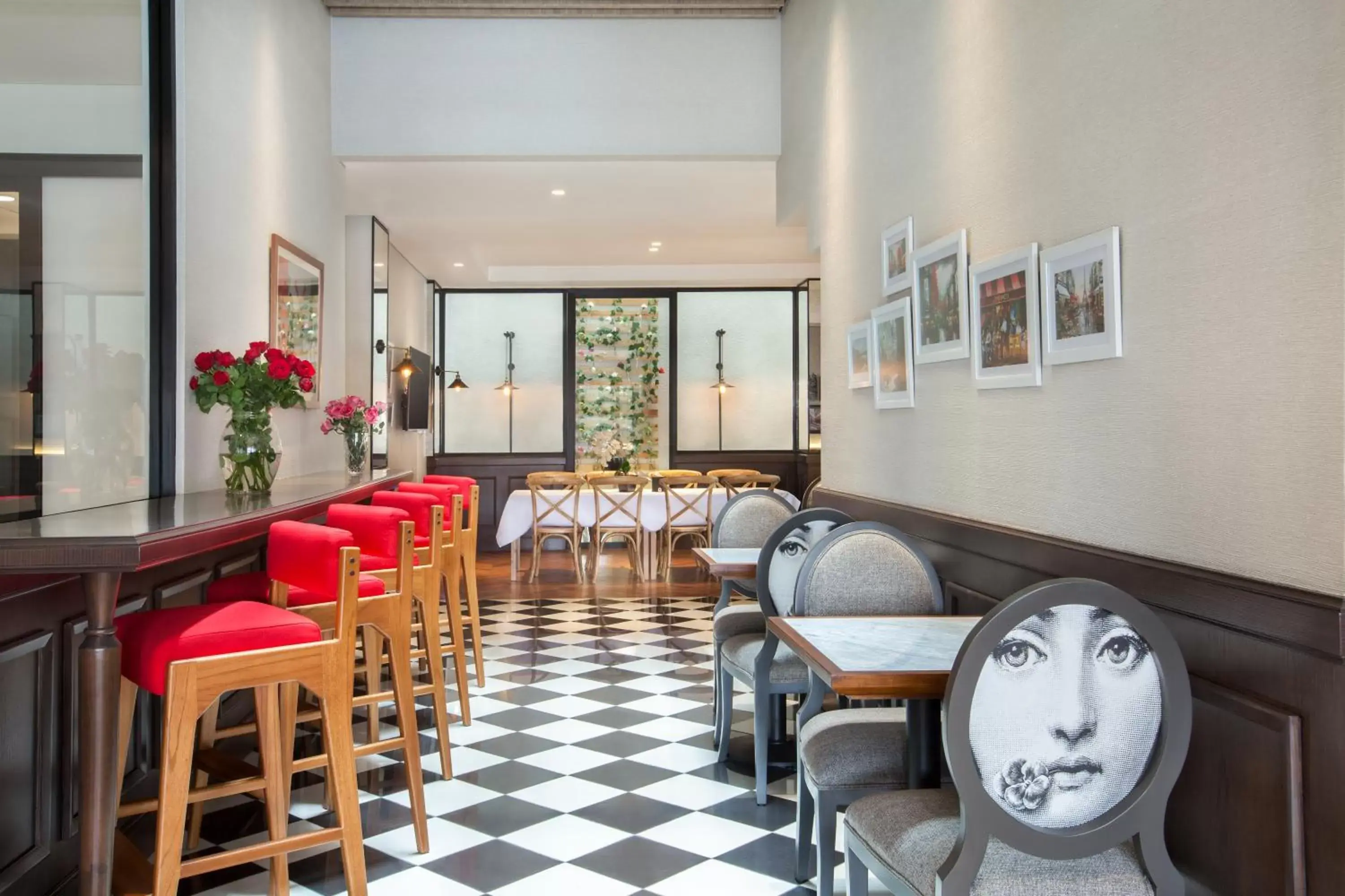 Restaurant/places to eat in White Tree Residence Restaurant/places to eat in White Tree Residence