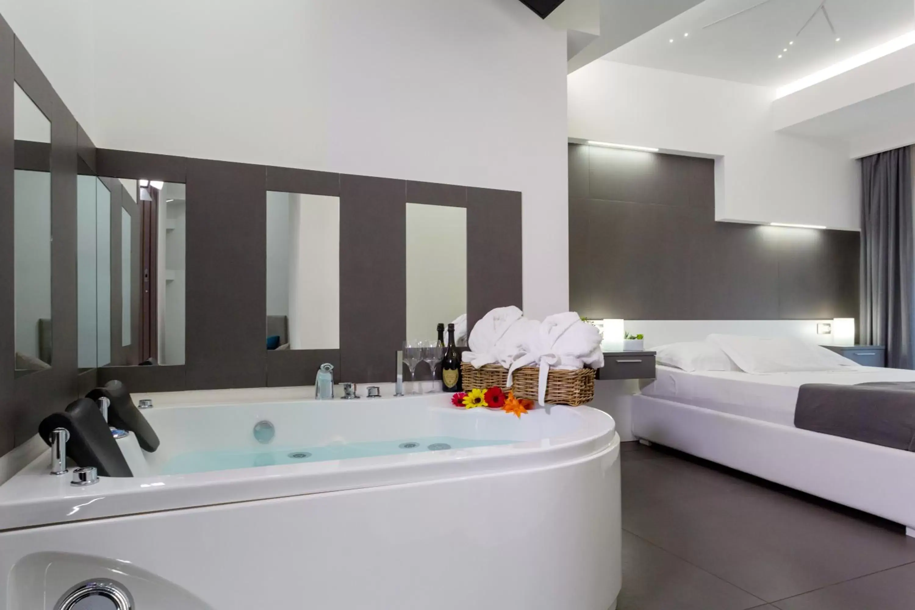 Spa and wellness centre/facilities, Bathroom in Le Suites Del Duomo