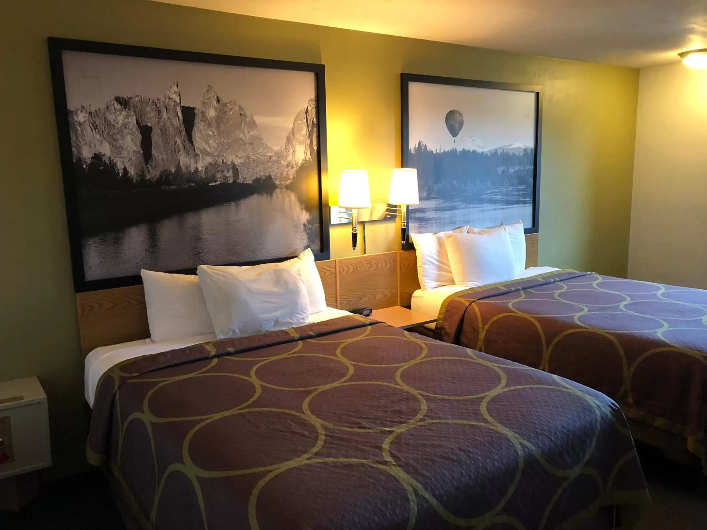 Bedroom, Bed in Super 8 by Wyndham Redmond Bedroom, Bed in Super 8 by Wyndham Redmond