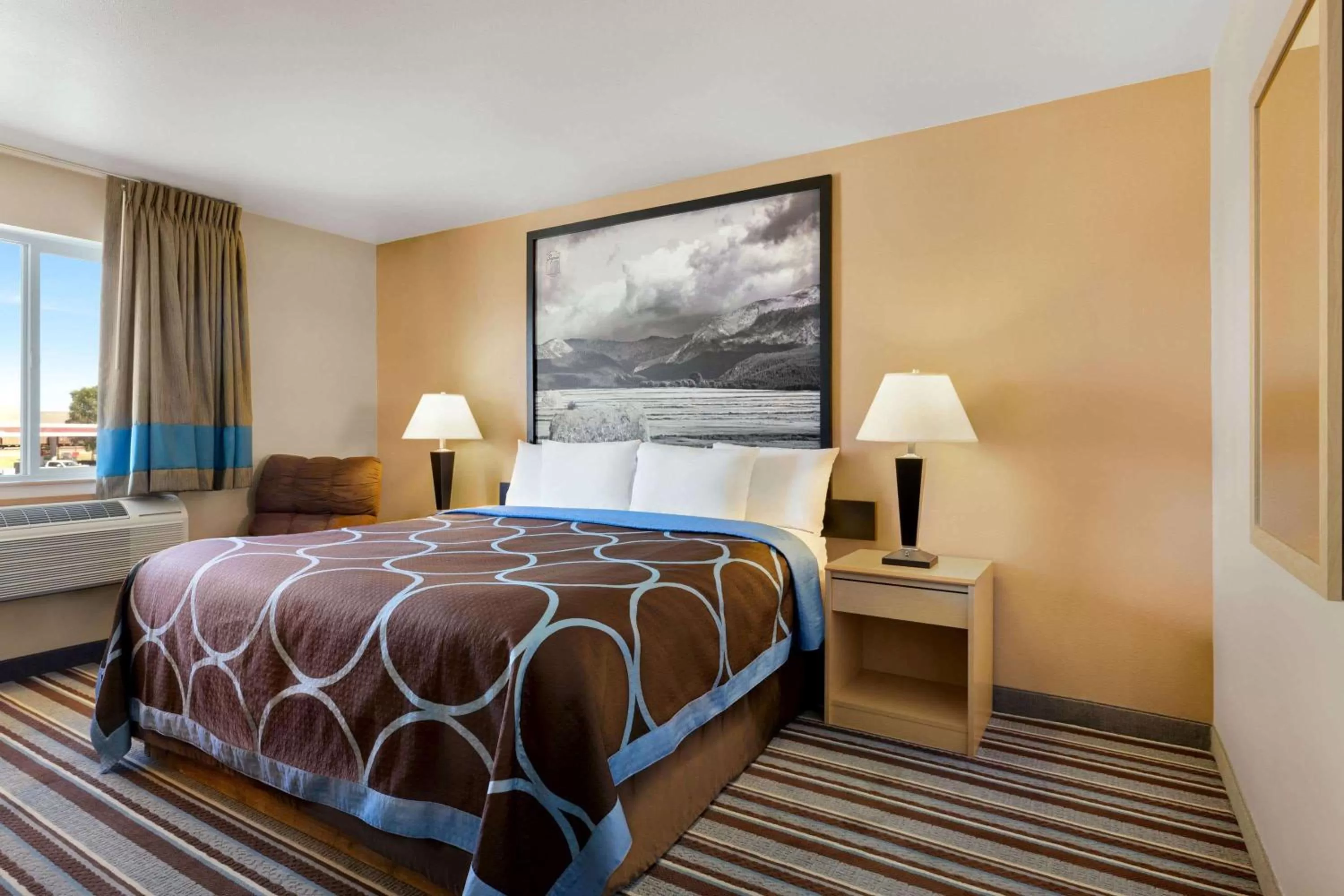 Photo of the whole room, Bed in Super 8 by Wyndham Big Timber