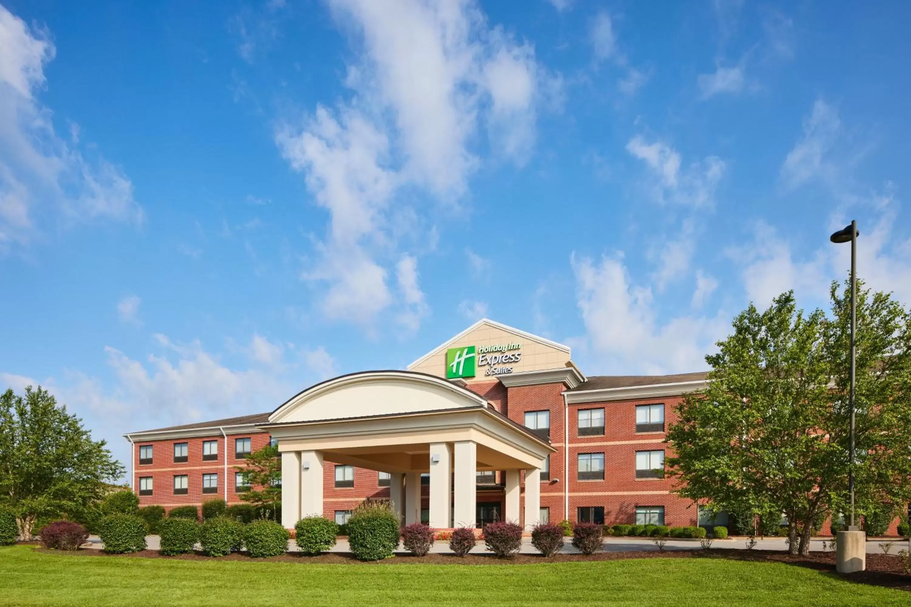 Property building in Holiday Inn Express & Suites Bridgeport by IHG Property building in Holiday Inn Express & Suites Bridgeport by IHG