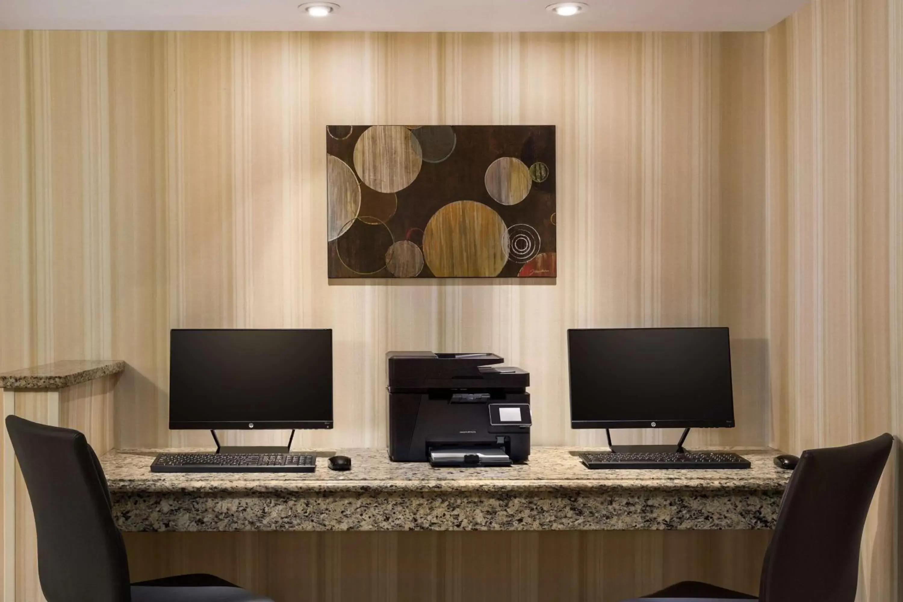 On site, TV/Entertainment Center in Country Inn & Suites by Radisson, Atlanta Airport South, GA