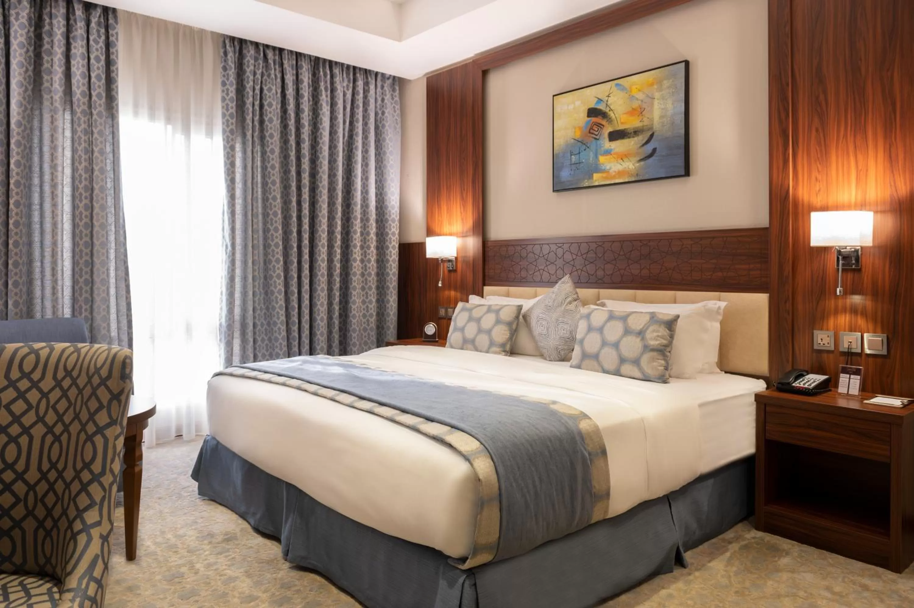 Bed in Seasons Park Hotel