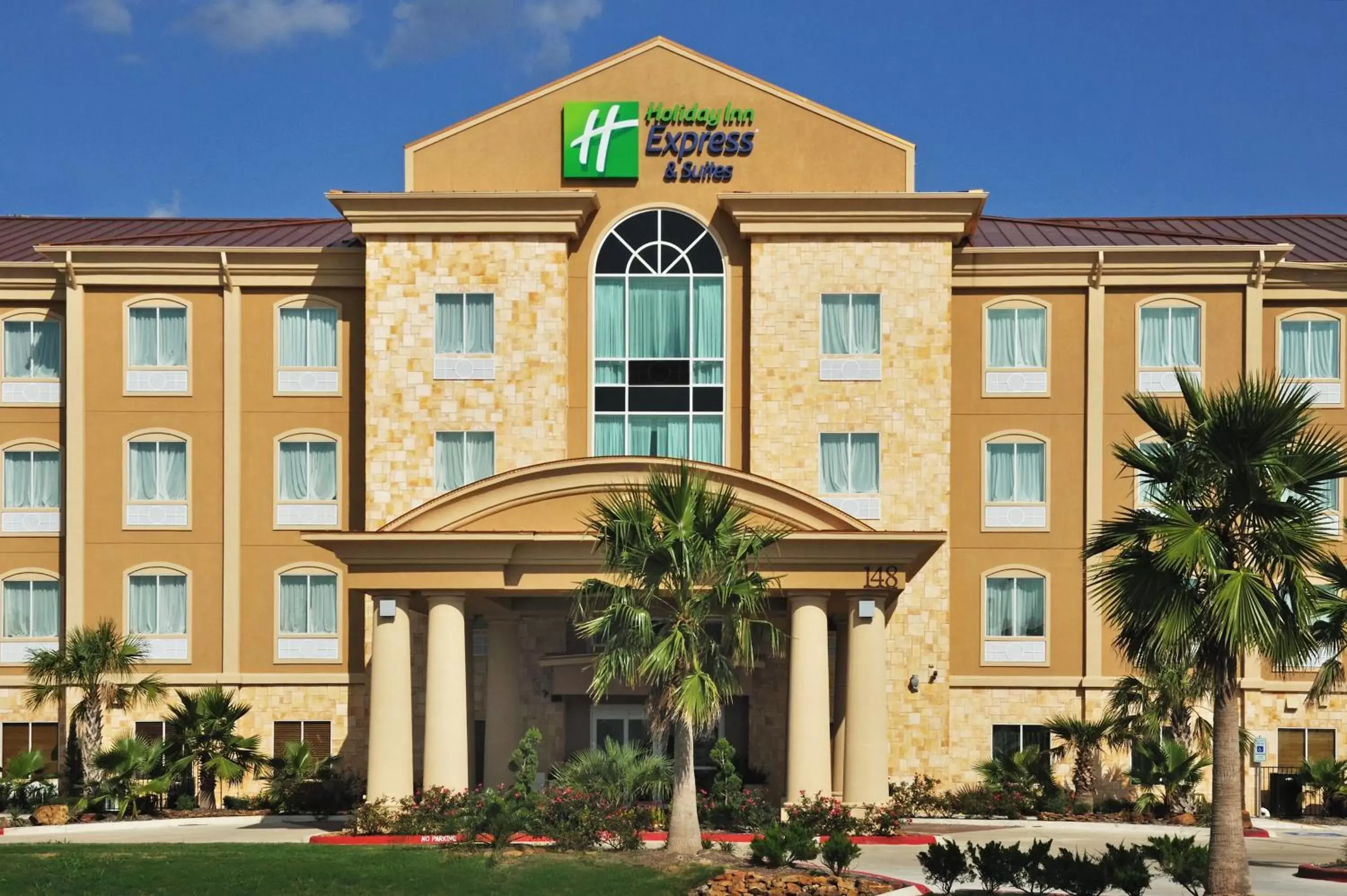 Property Building in Holiday Inn Express Hotel & Suites Huntsville, an IHG Hotel