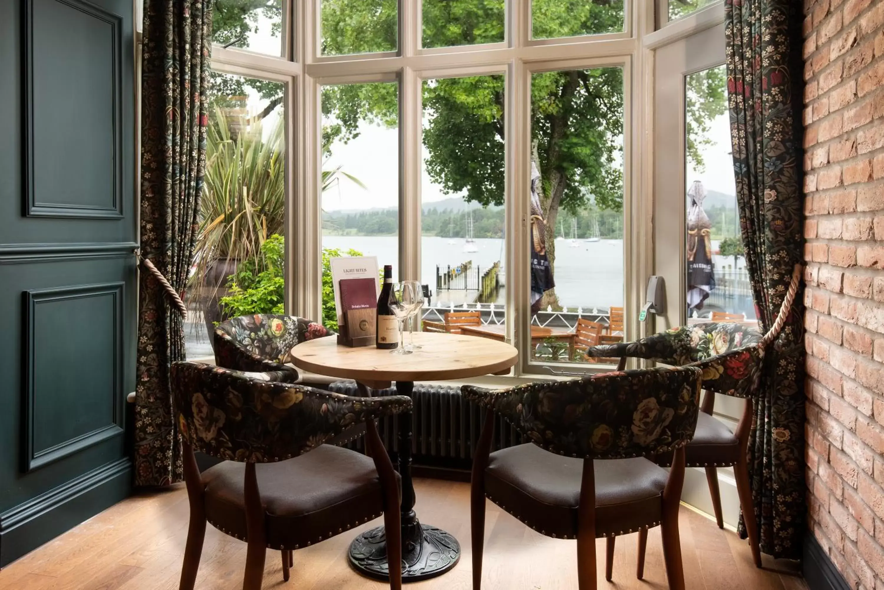 Restaurant/Places to Eat in The Waterhead Inn- The Inn Collection Group
