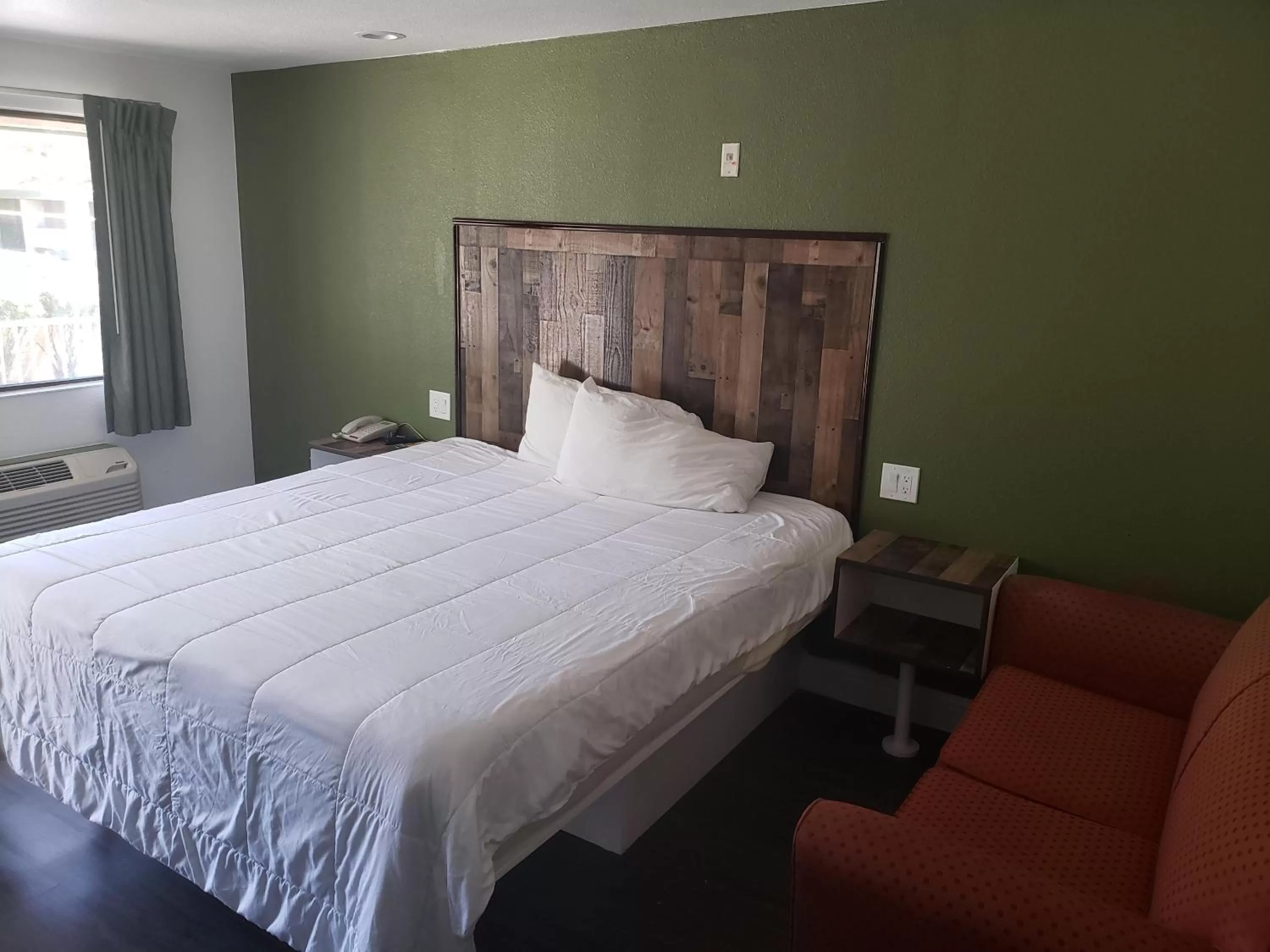 Bed in University Inn Fresno