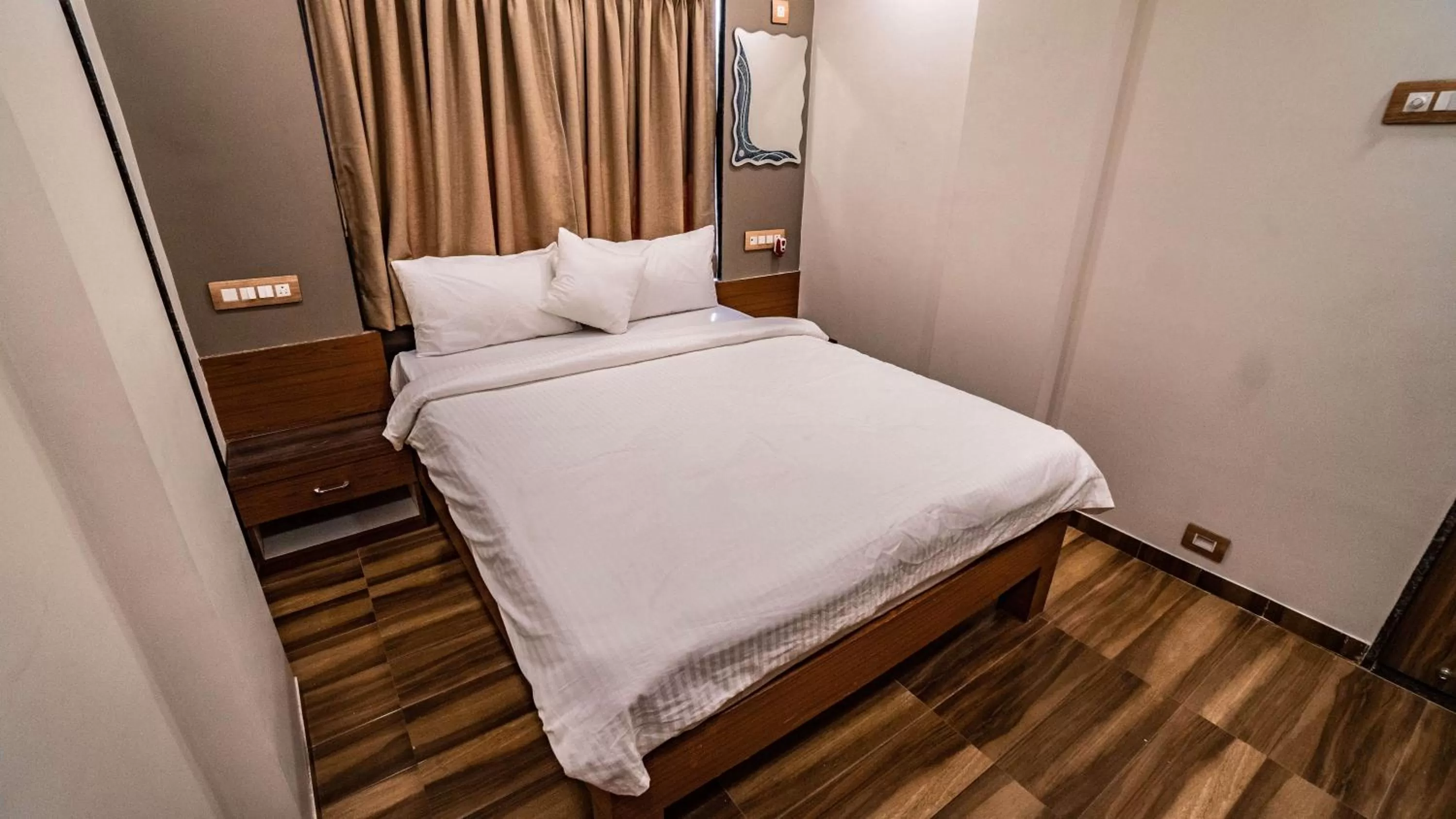 Bed in Pooja Villa Suites-Rooms and Pool, Igatpuri