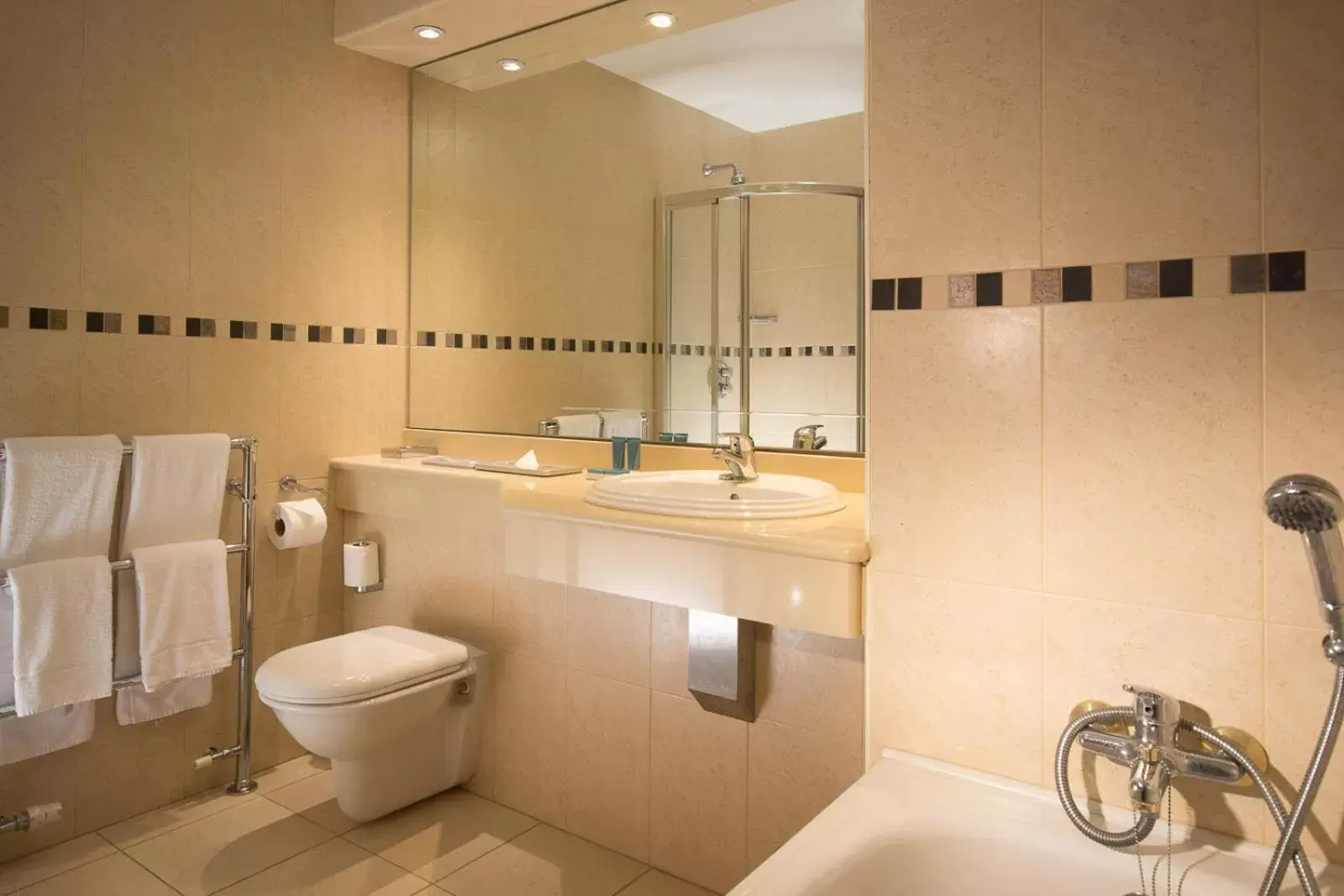 Shower, Bathroom in Oriel House Hotel