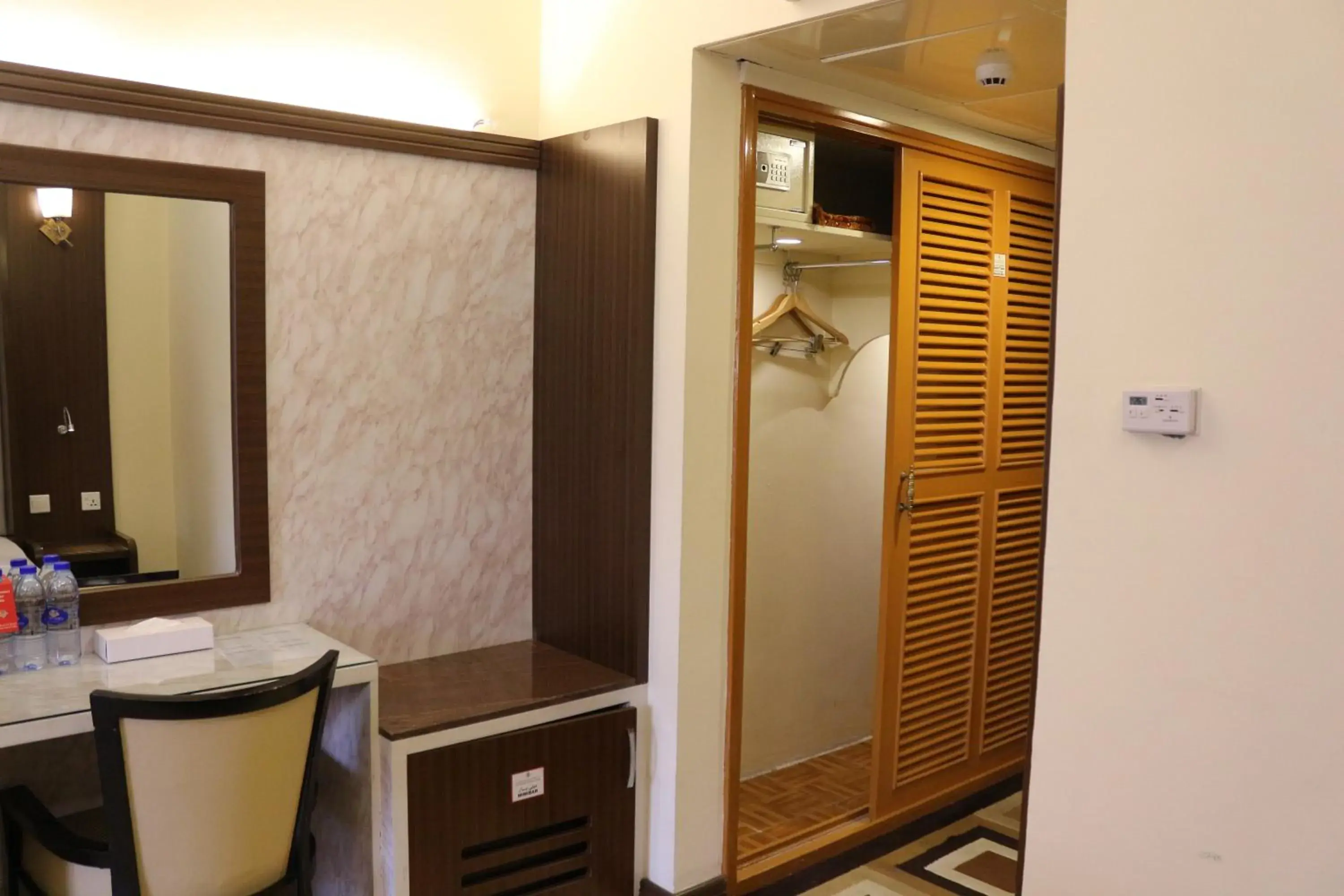 Seating area, Bathroom in Al Khaleej Grand Hotel