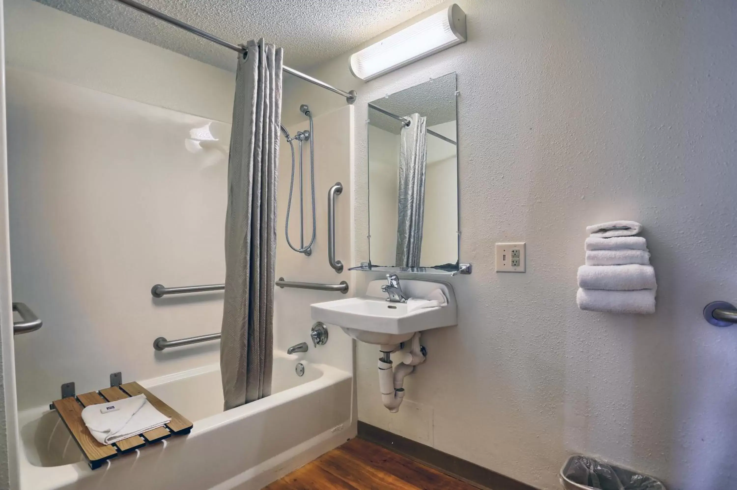 Shower, Bathroom in Motel 6 Hagerstown, MD