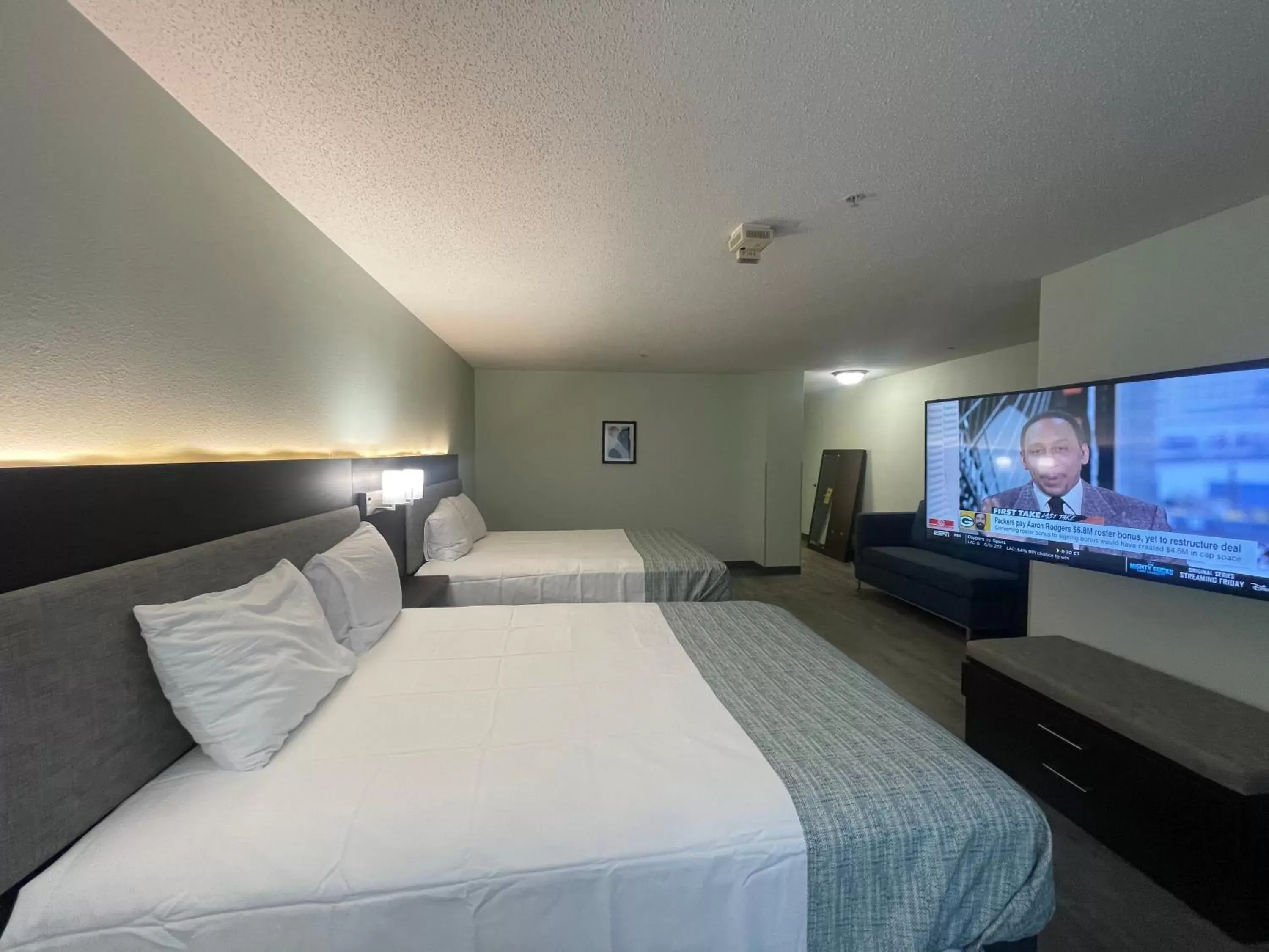 Bed in Wingate by Wyndham Waldorf - Washington DC Area