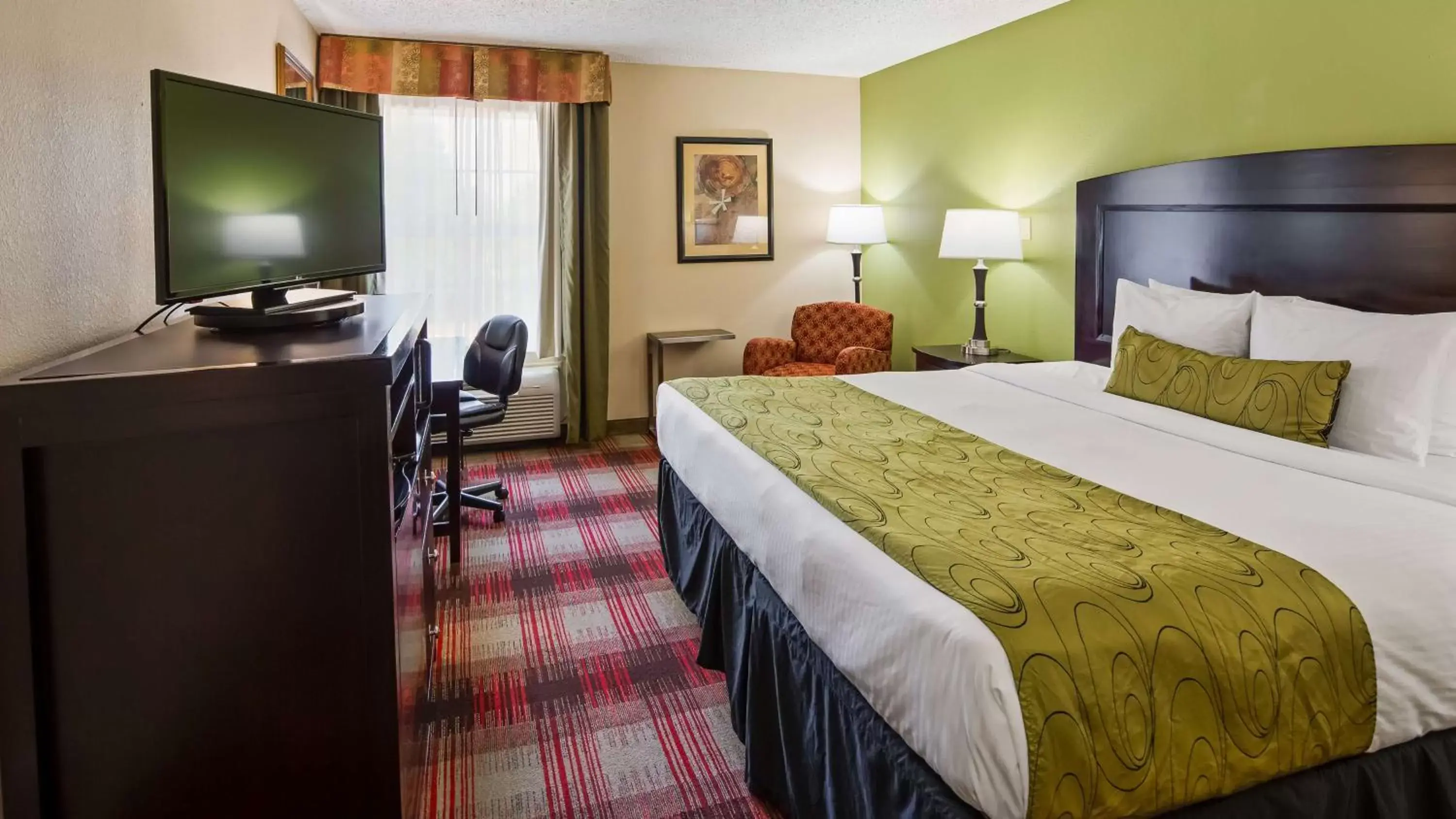 Photo of the whole room, Bed in Best Western Plus Addison/Dallas Hotel