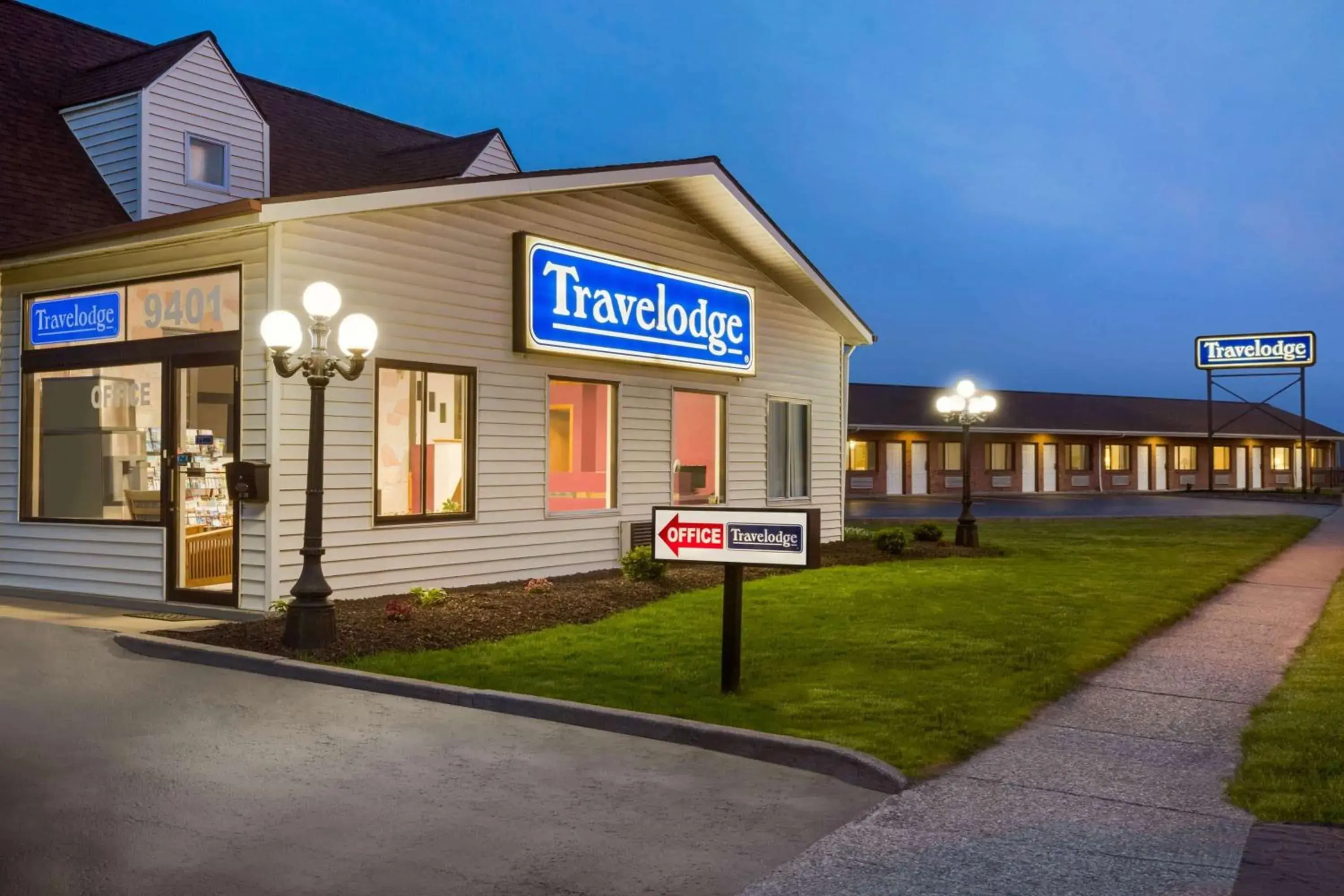 Property Building in Travelodge by Wyndham Niagara Falls