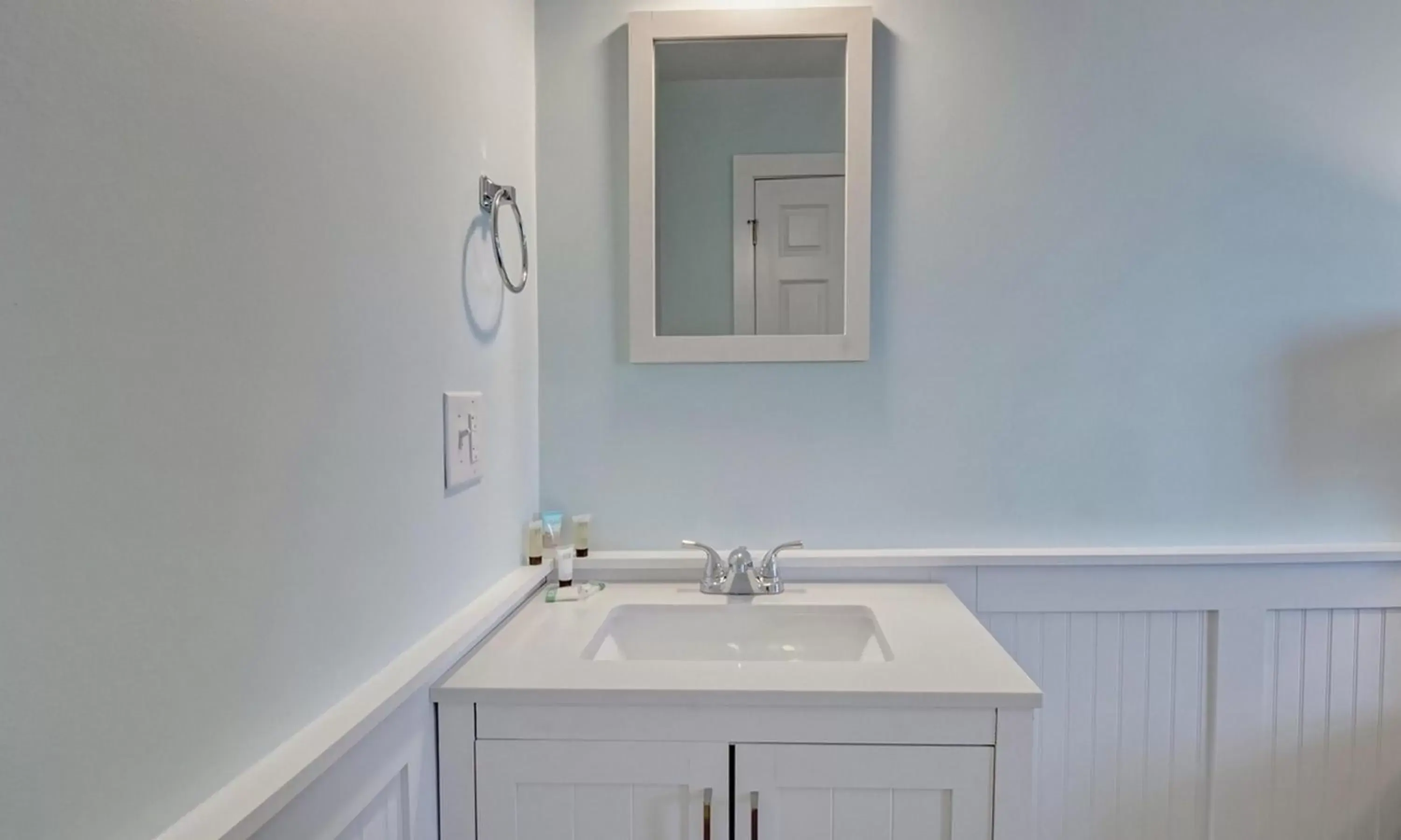 Bathroom in Loggerhead Inn and Suites by Carolina Retreats