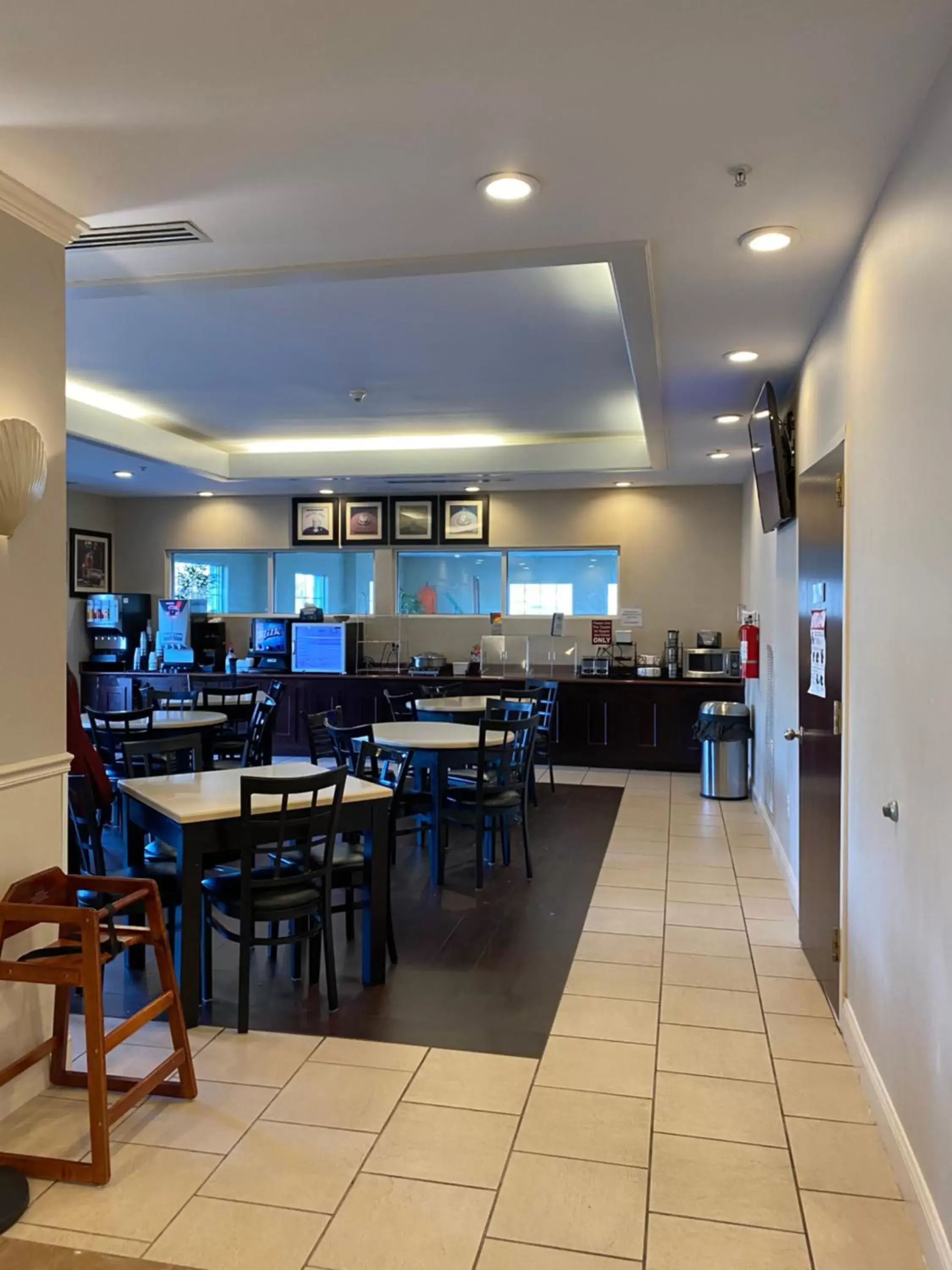 Breakfast in Best Western Bar Harbour Inn Breakfast in Best Western Bar Harbour Inn