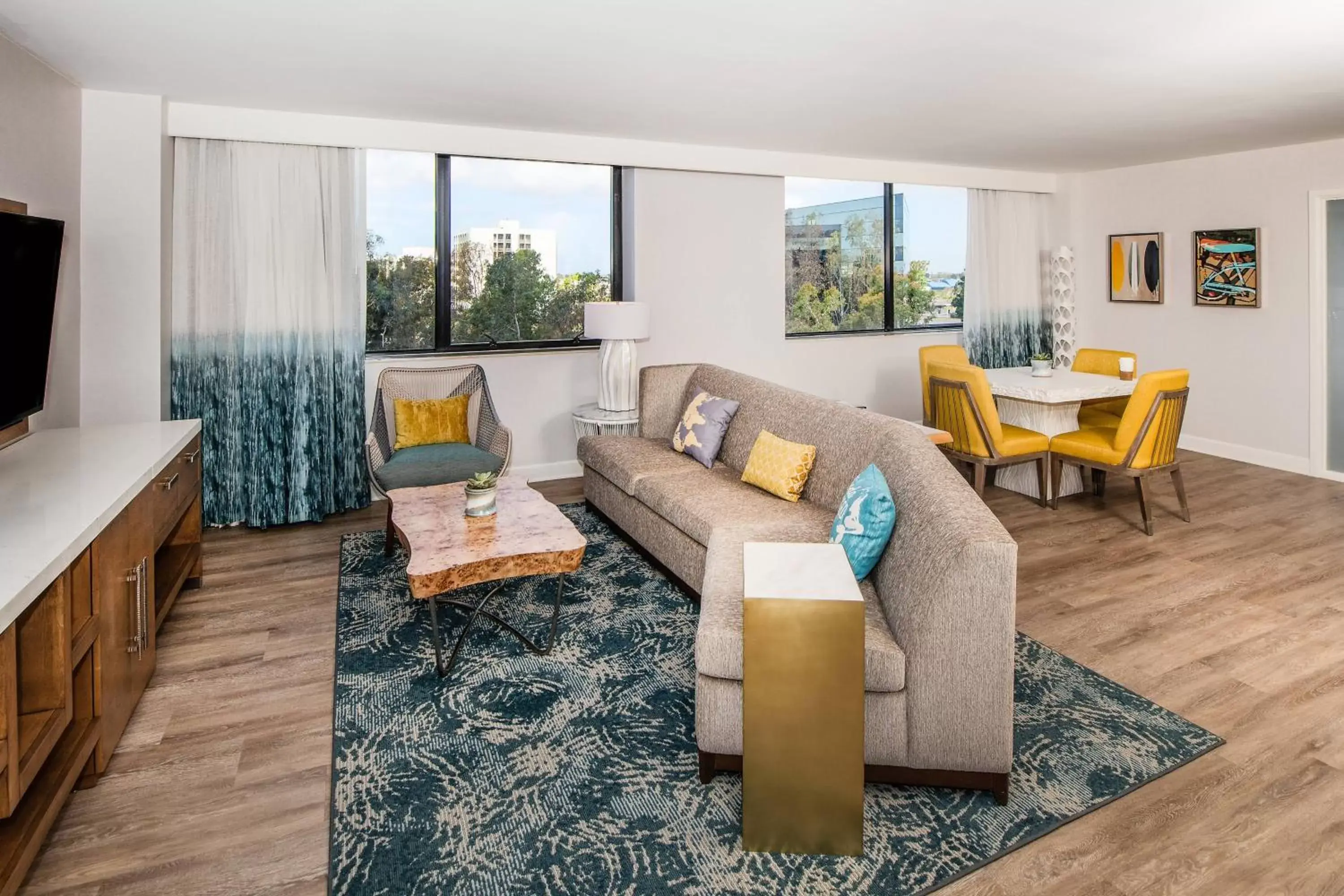 Living room, Seating Area in Renaissance Newport Beach Hotel