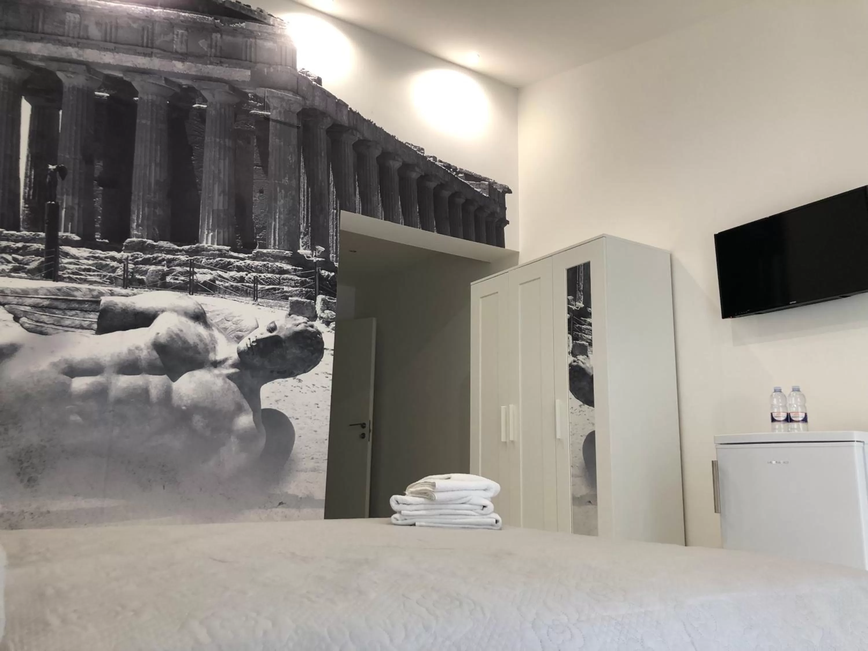 TV and multimedia, Bed in Amantea Monument