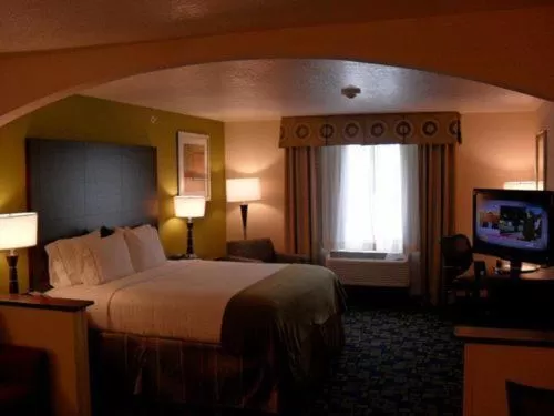 Bed in Holiday Inn Express and Suites Urbandale Des Moines by IHG