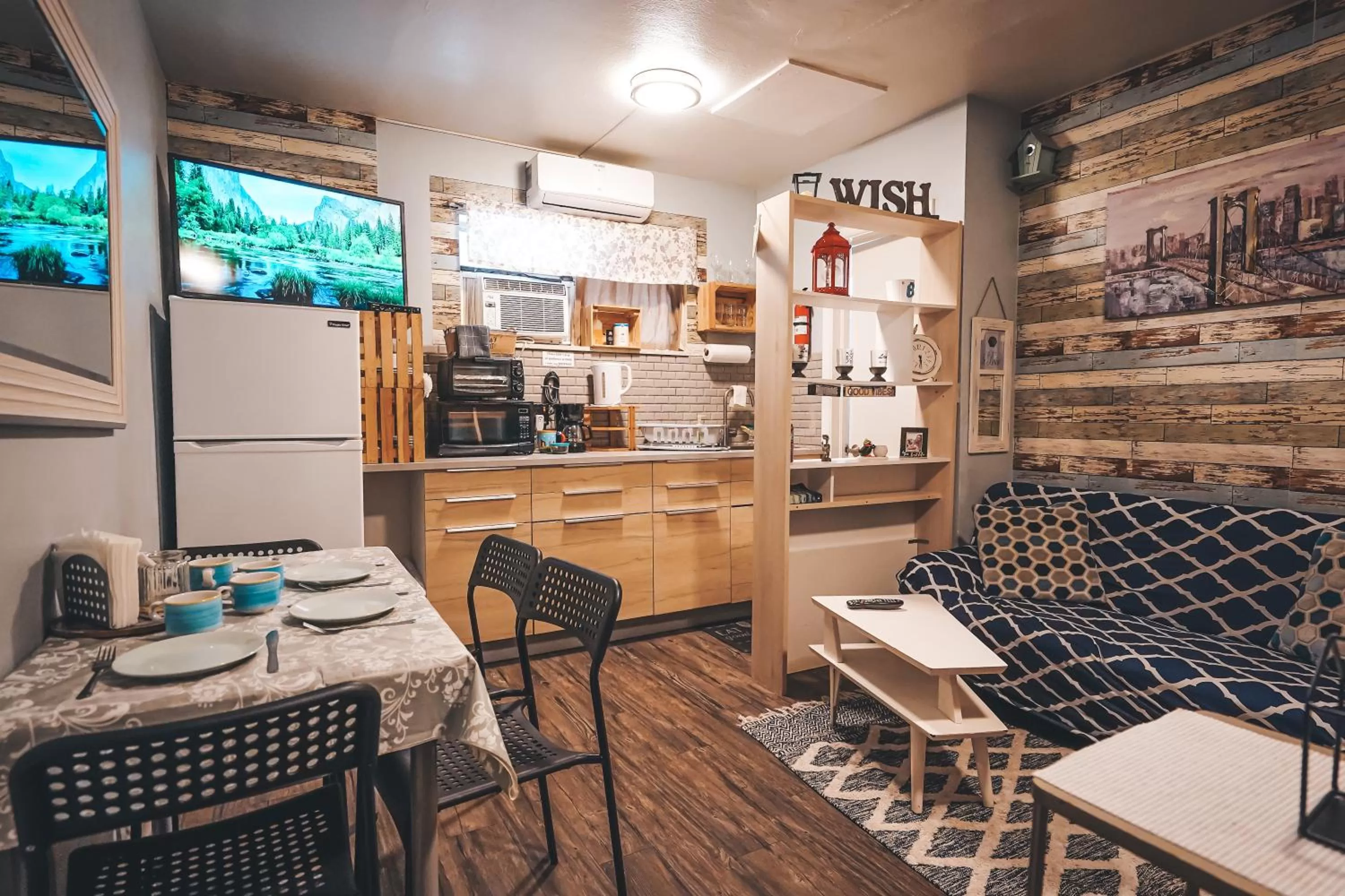 Kitchen or kitchenette in Hollywood Light Haven Lodge