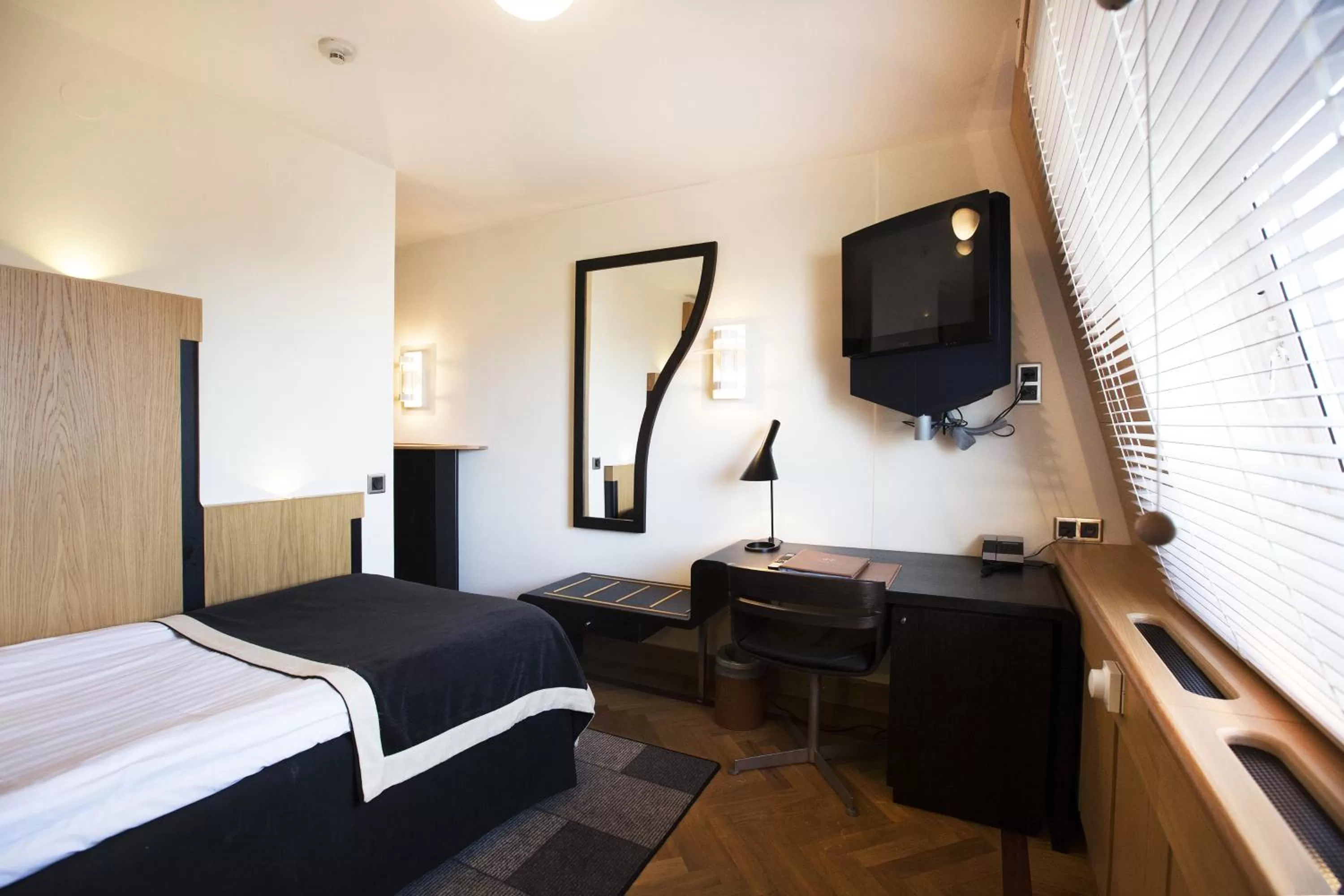 Bedroom, Bed in Hotel Lundia