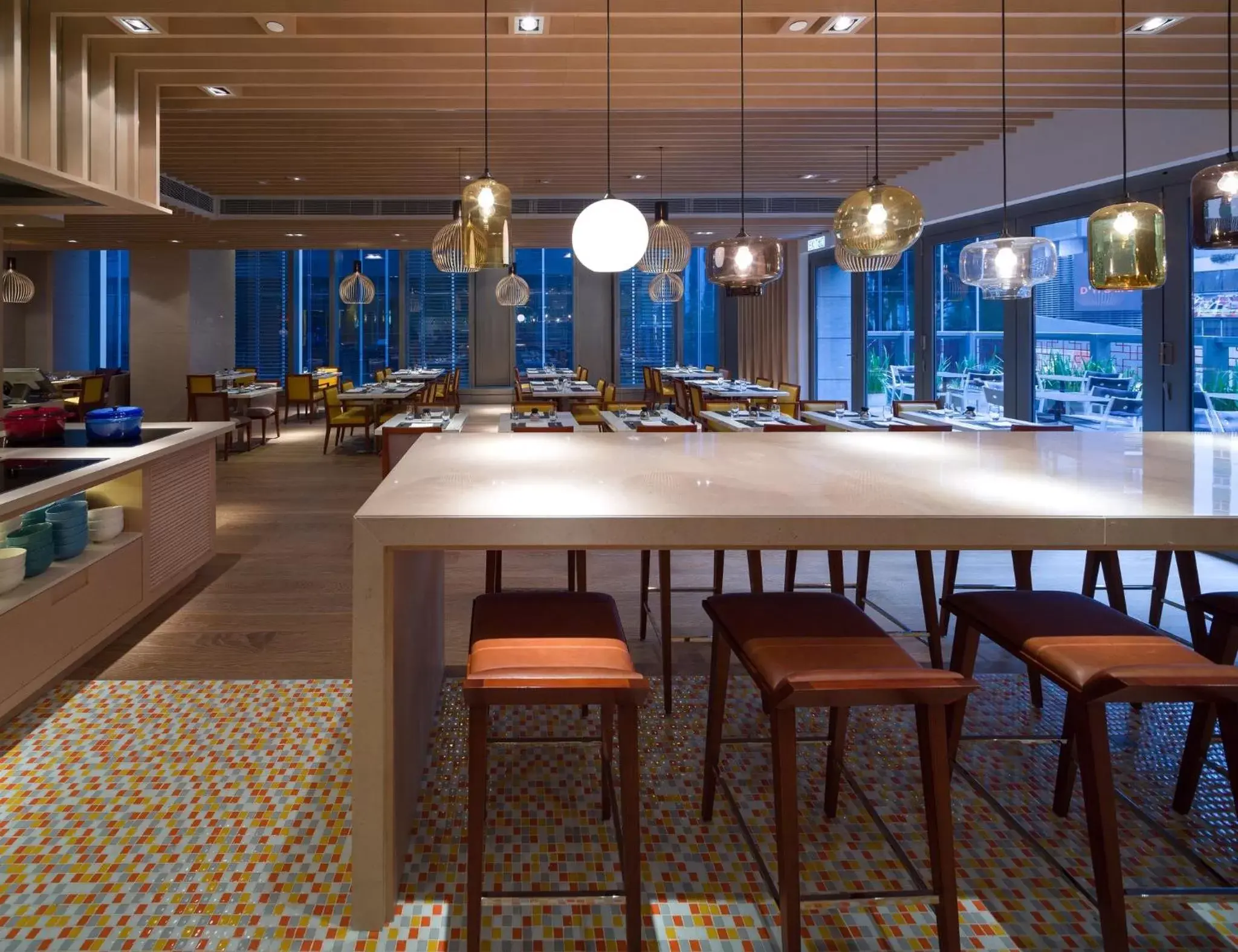 Restaurant/places to eat, Lounge/Bar in Hotel Indigo Hong Kong Island, an IHG Hotel