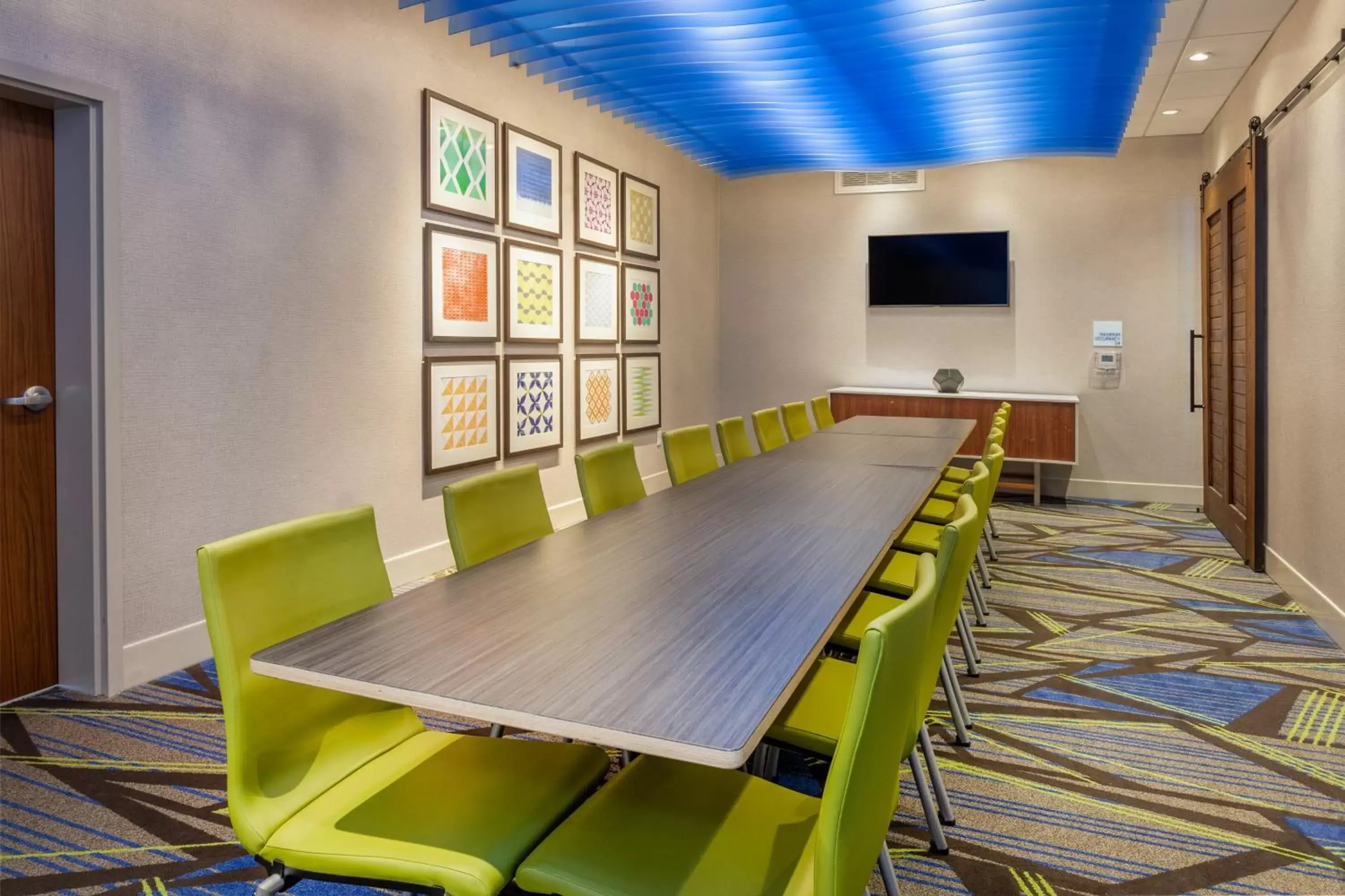 Meeting/conference room in Holiday Inn Express & Suites Brunswick-Harpers Ferry Area, an IHG Hotel