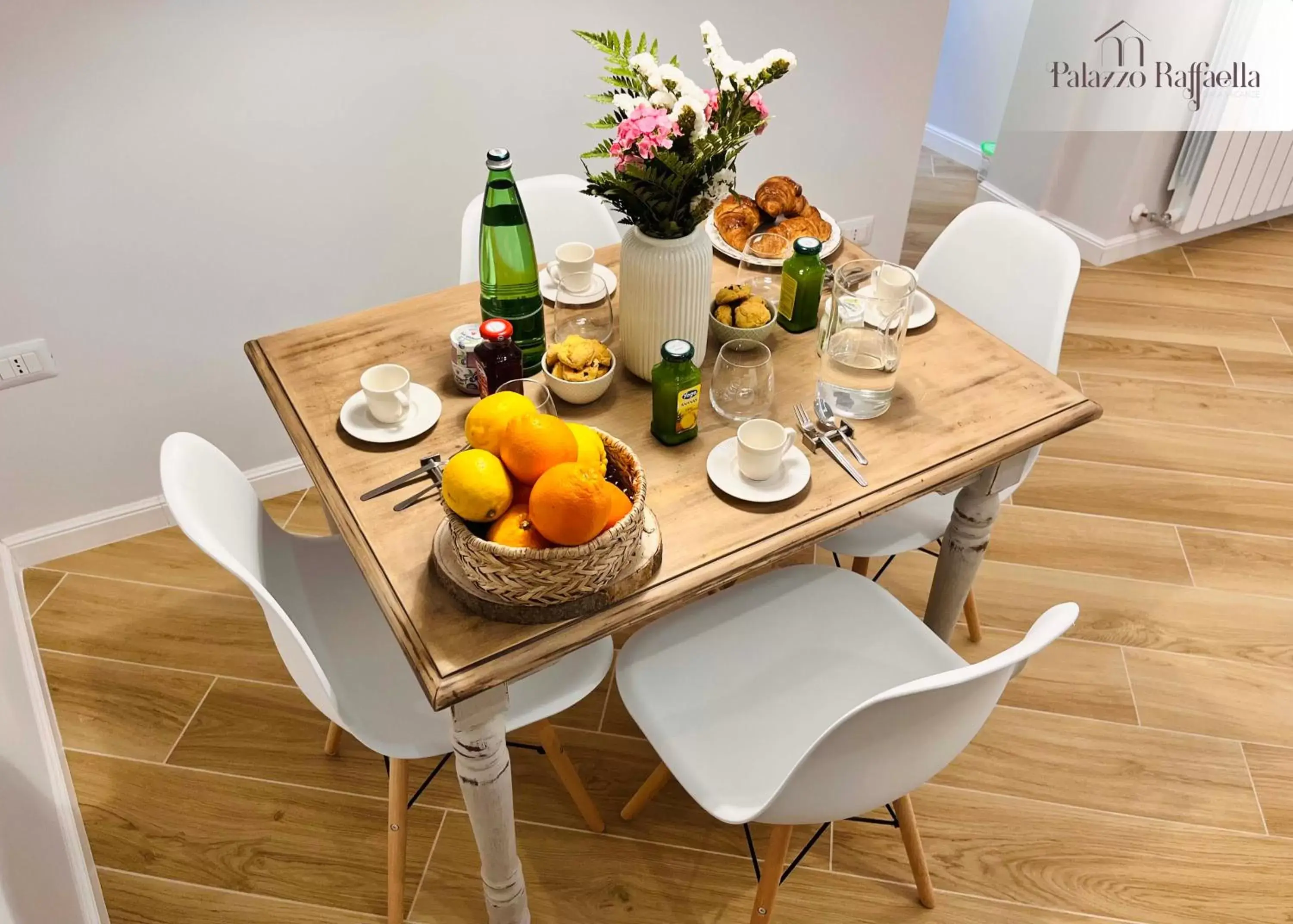 Continental breakfast, Dining Area in Palazzo Raffaella Casa vacanze