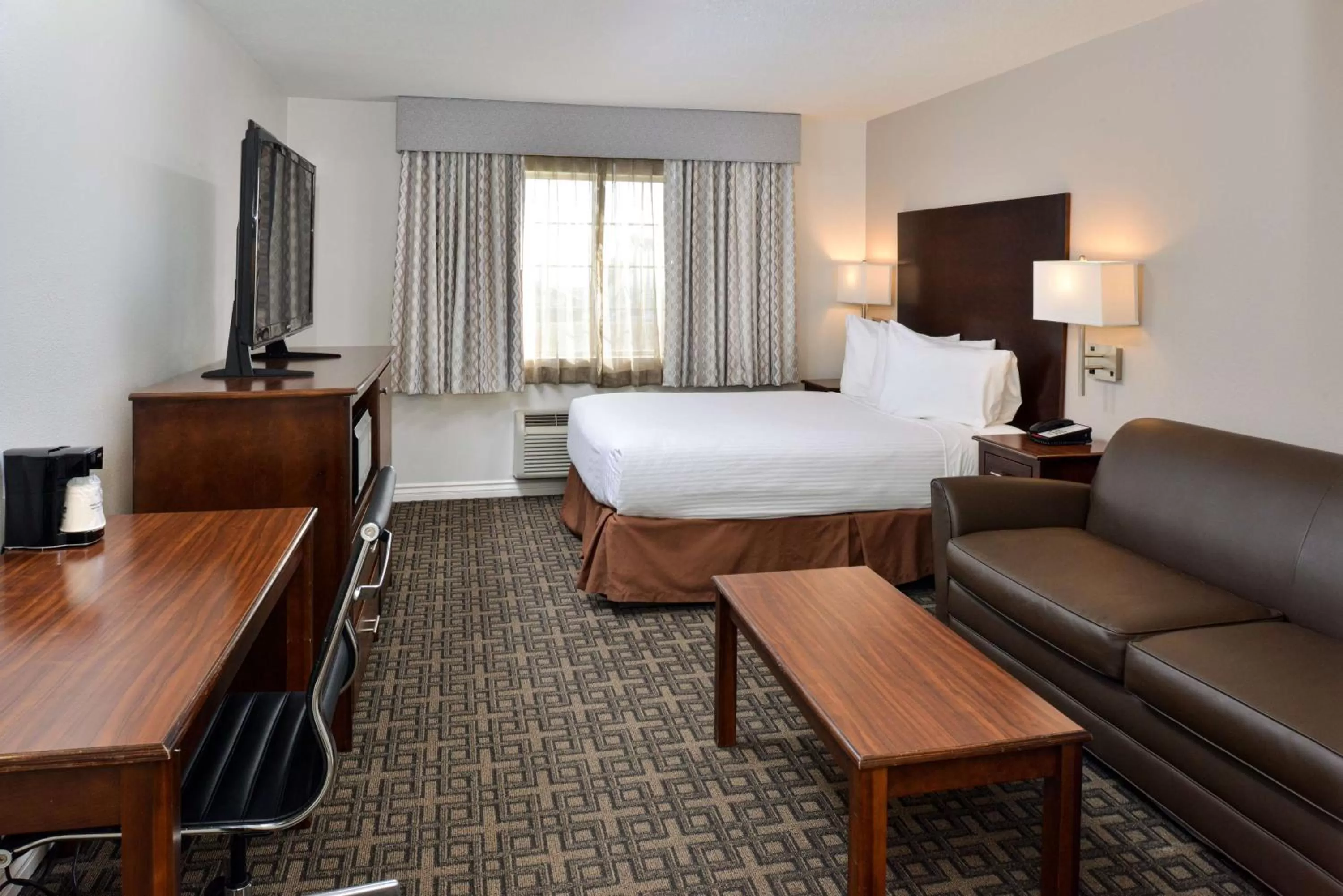 Queen Room with Sofa Bed - Non-Smoking in Best Western Kettleman City Inn & Suites