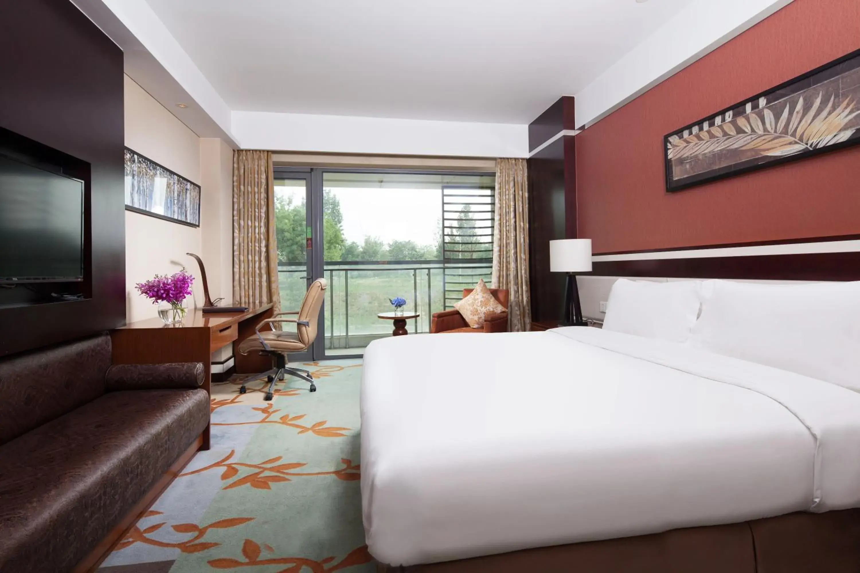 Photo of the whole room in Holiday Inn Beijing Shijingshan Parkview, an IHG Hotel