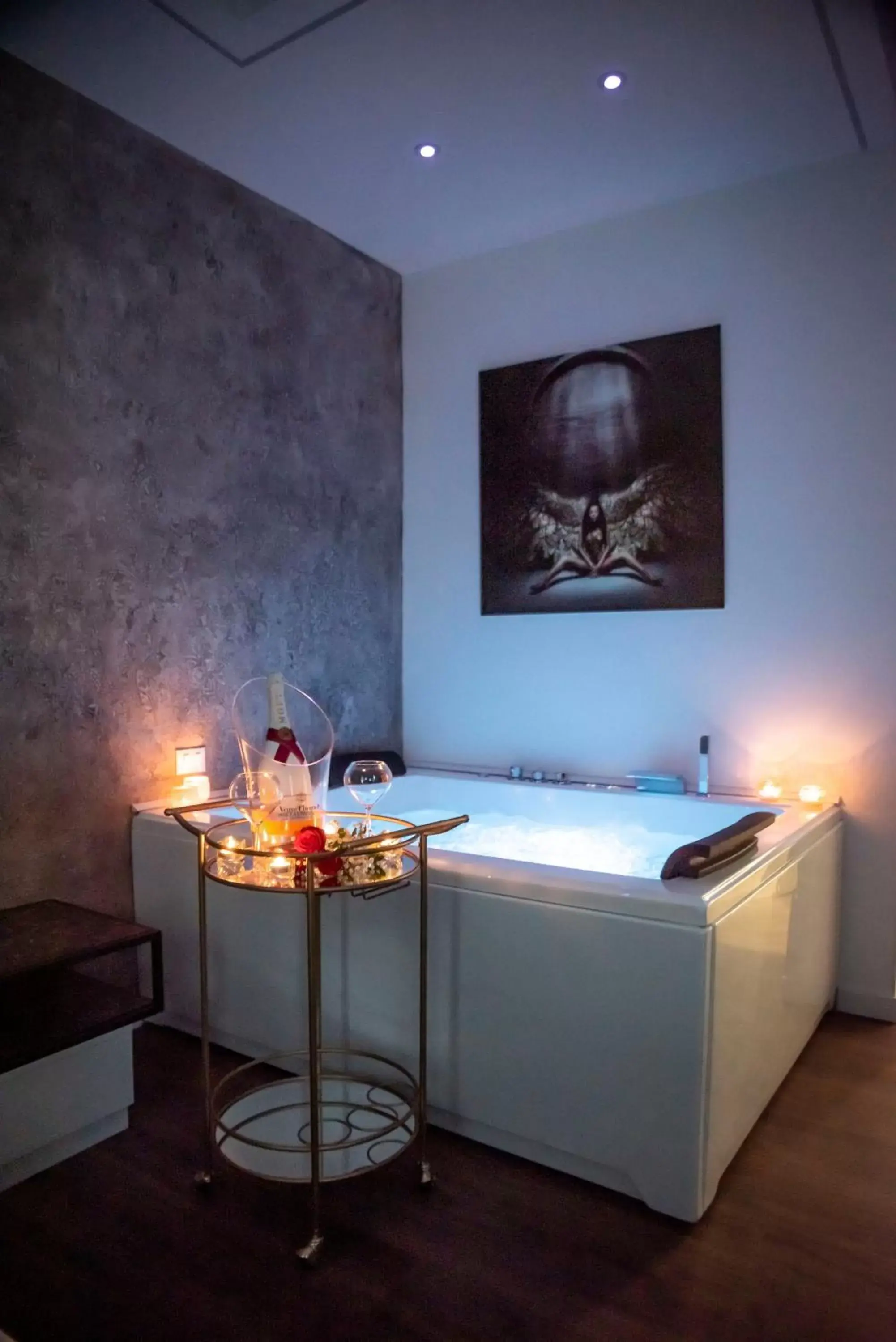 Hot Tub in Fervore Luxury Rooms