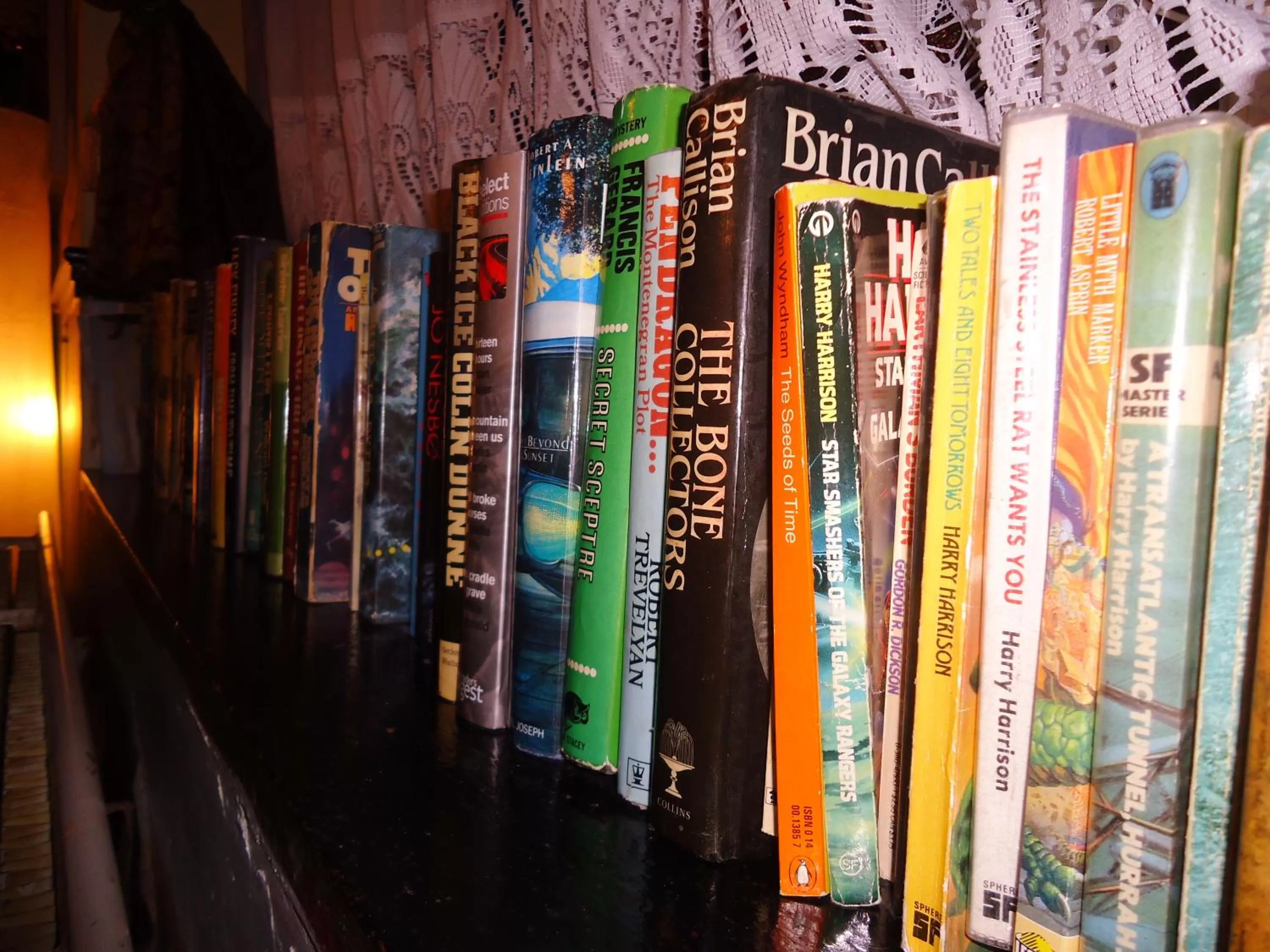 Library in Hour Glass Hotel